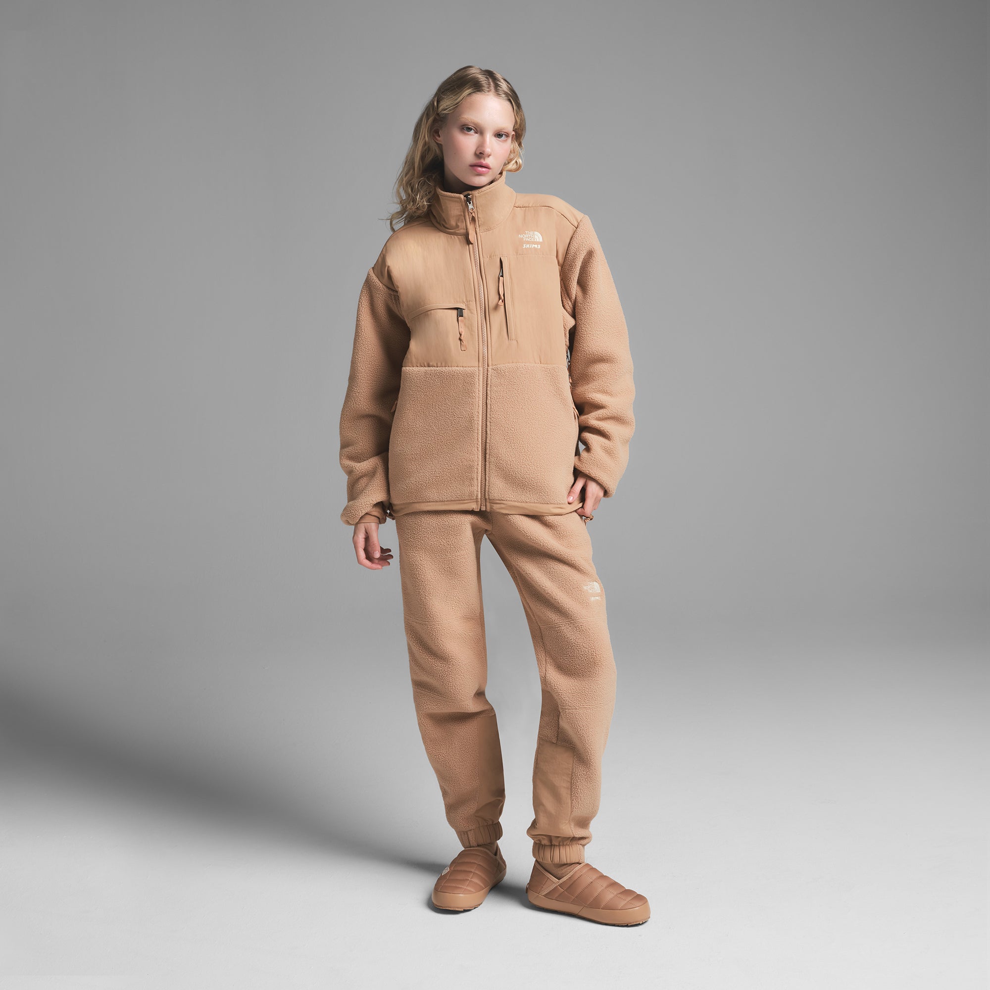 THE NORTH FACE X SKIMS 1995 RETRO DENALI FLEECE JACKET | OCHRE - Image 3