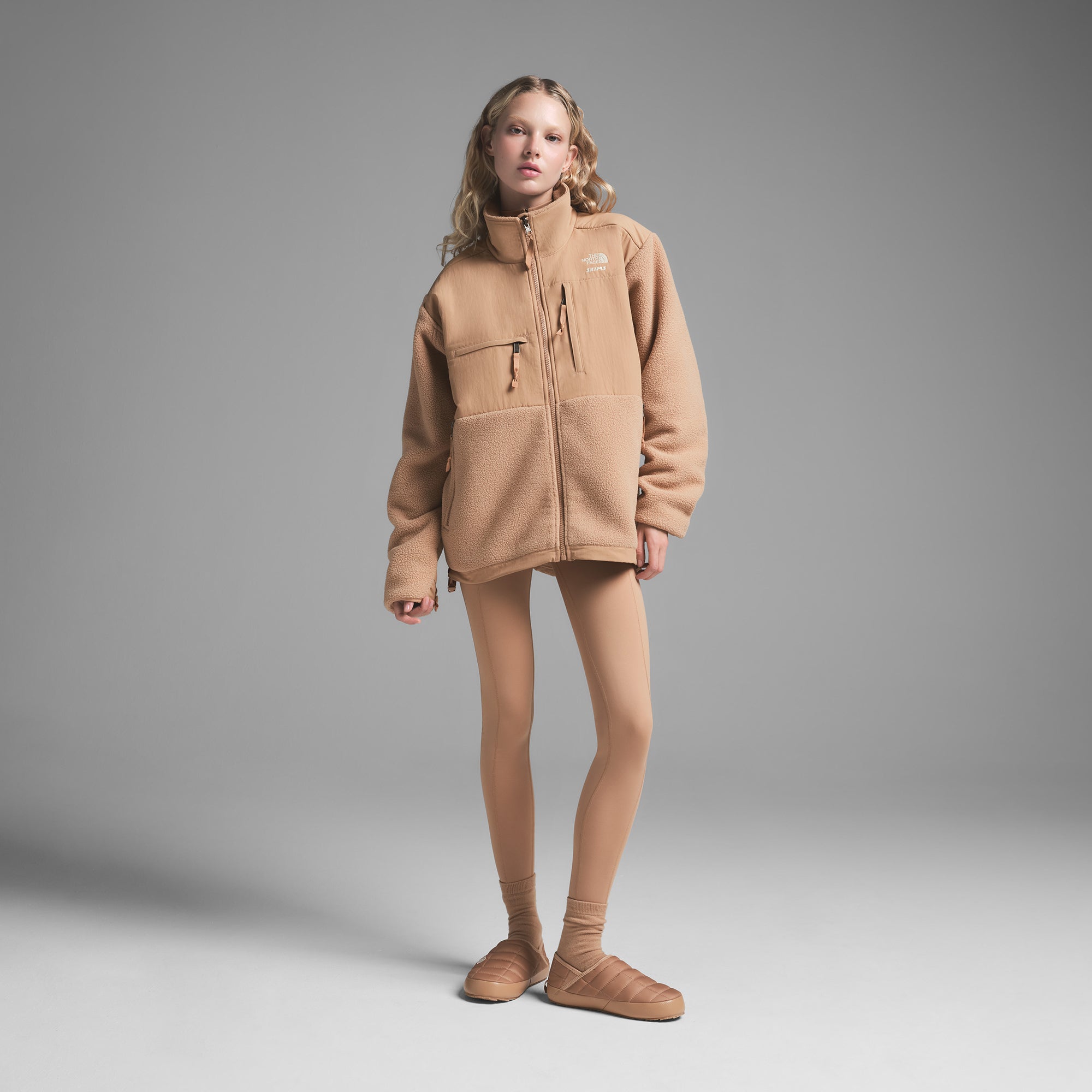 THE NORTH FACE X SKIMS 1995 RETRO DENALI FLEECE JACKET | OCHRE - Image 2