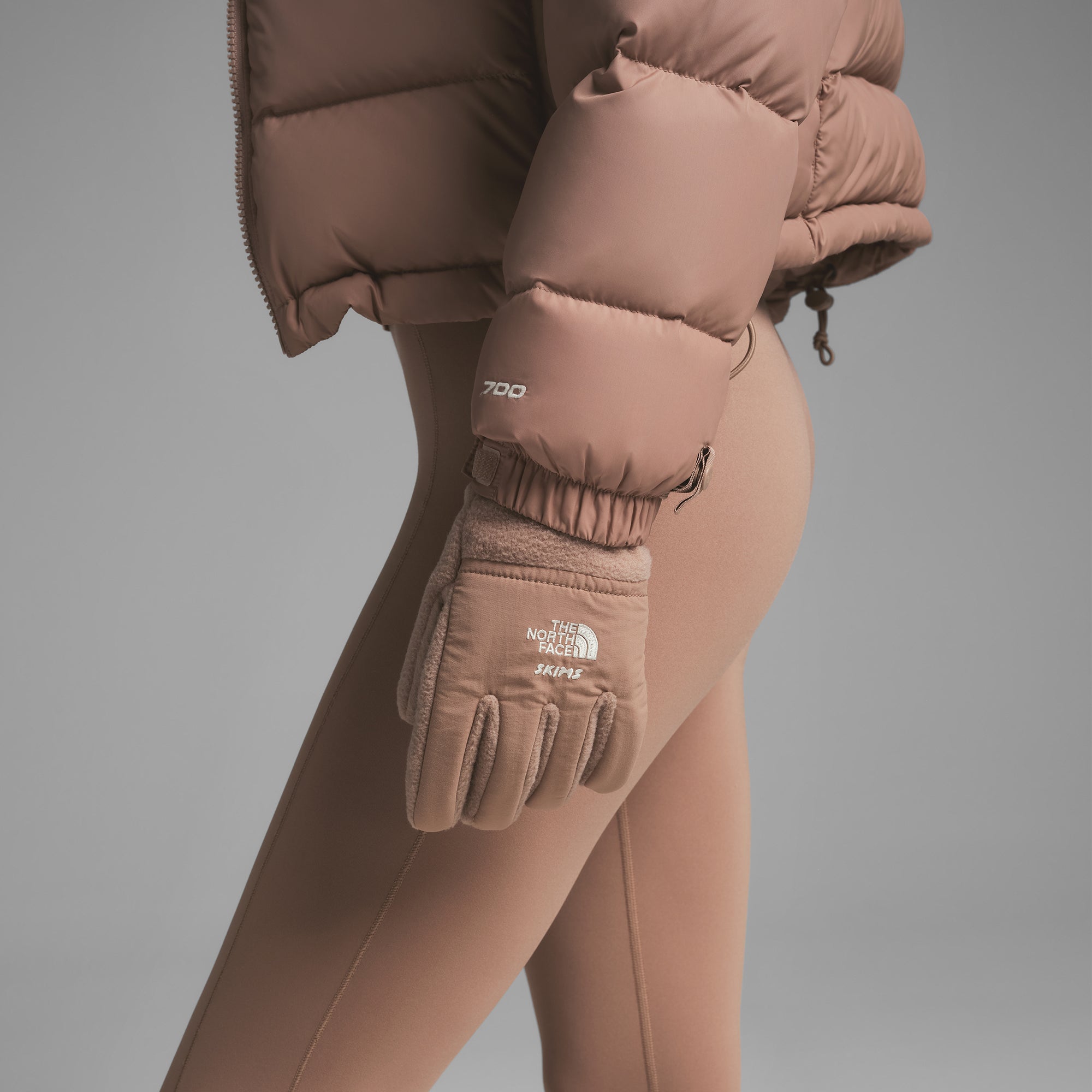 THE NORTH FACE X SKIMS RETRO DENALI FLEECE GLOVES | SIENNA