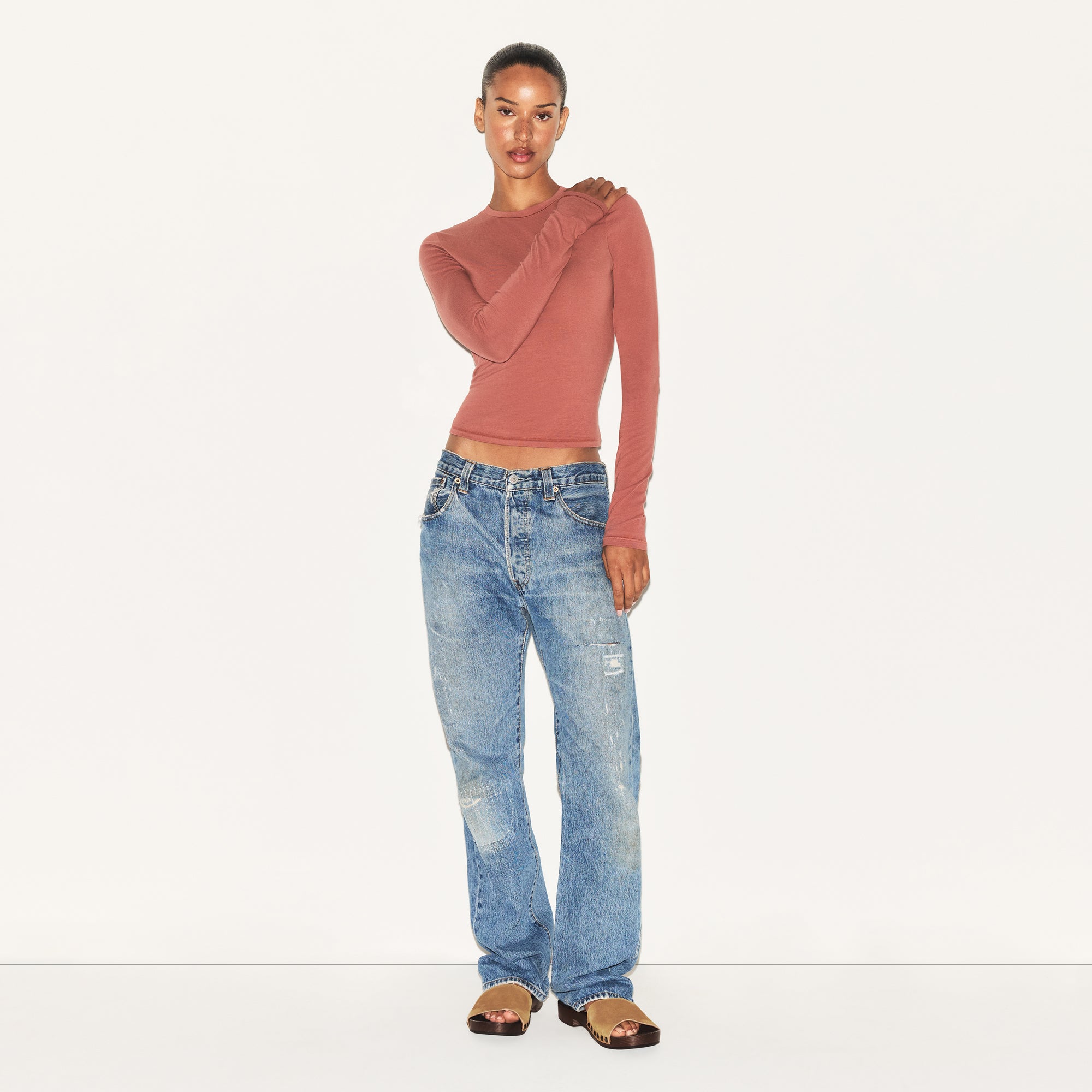 COTTON JERSEY LONG SLEEVE T-SHIRT | REDWOOD - Image 2