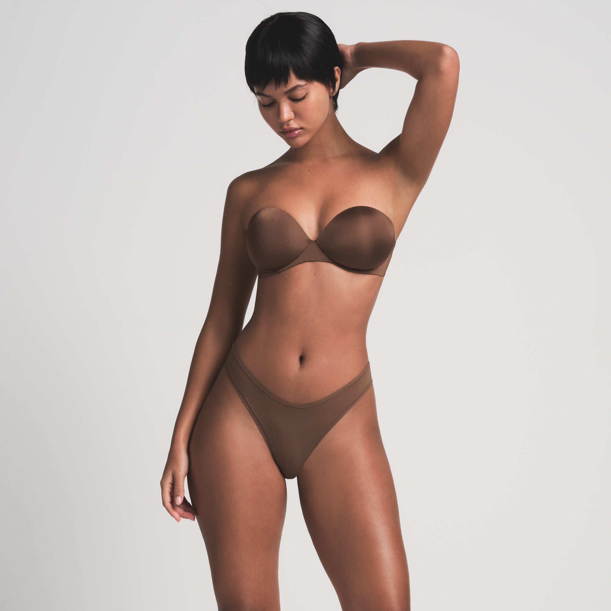 SKIMS ULTIMATE STRAPLESS PUSH-UP BRA | JASPER - Image 2