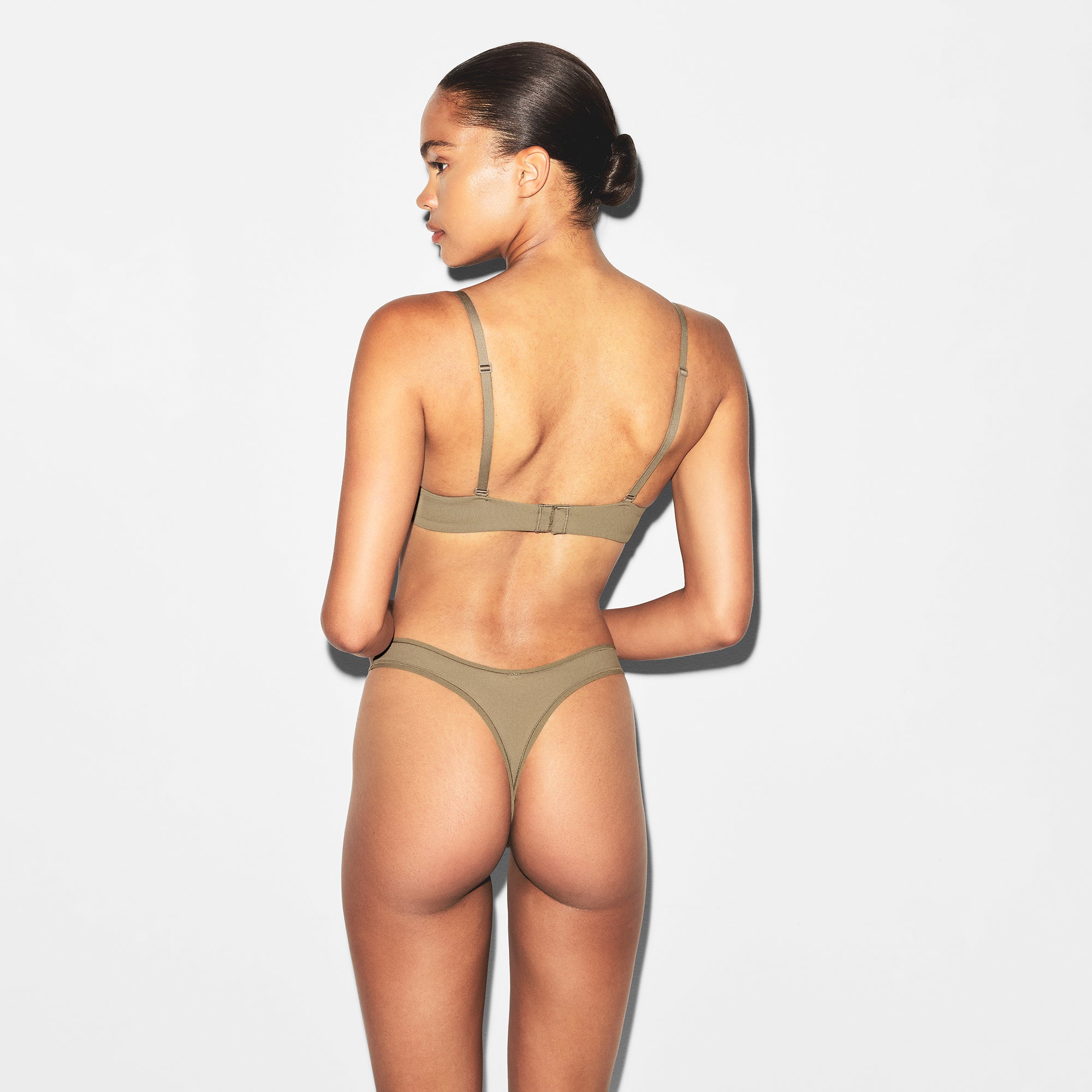 FITS EVERYBODY T-SHIRT BRA | TRUFFLE - Image 3