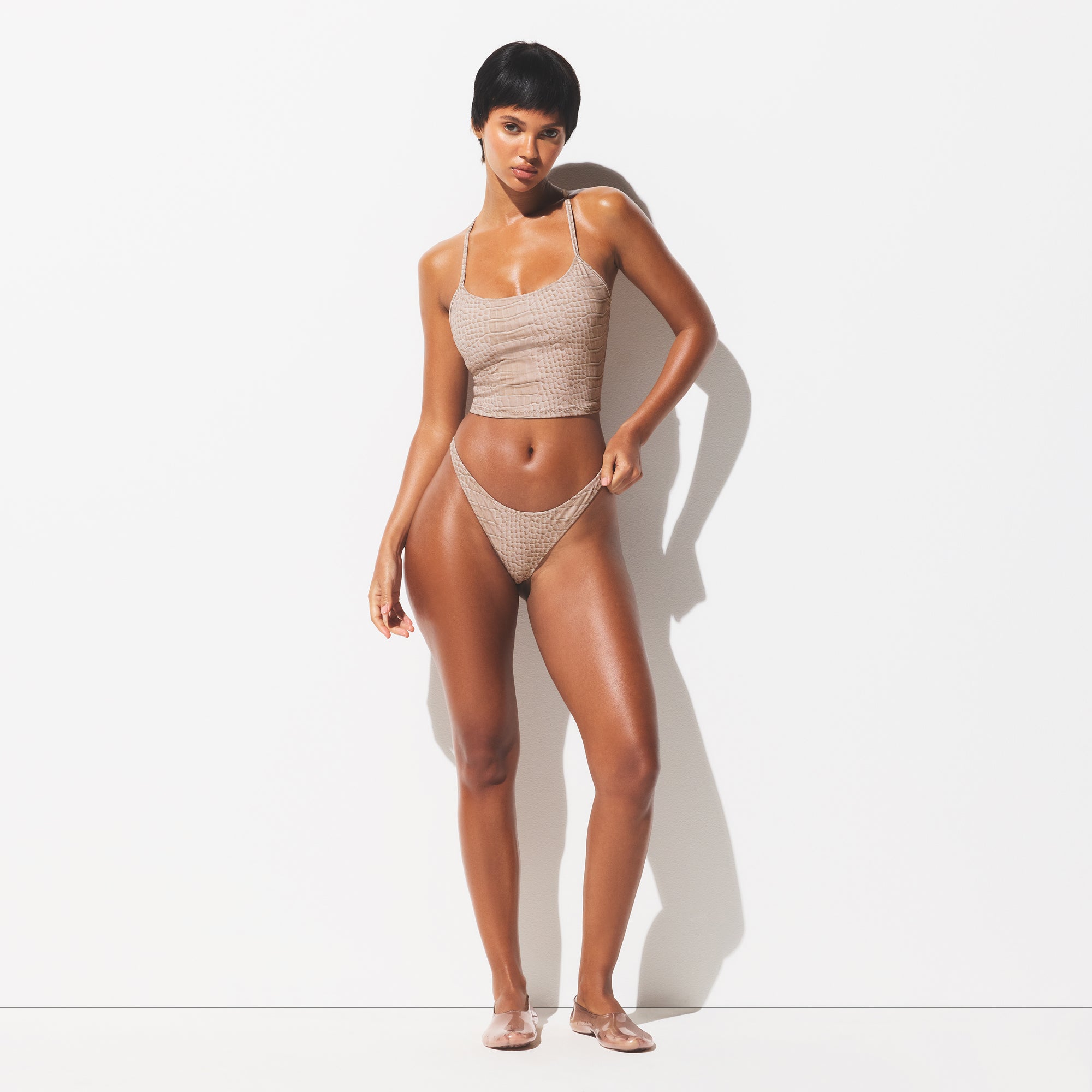 SIGNATURE SWIM THONG BIKINI BOTTOM | DUNE CROCODILE PRINT - Image 4