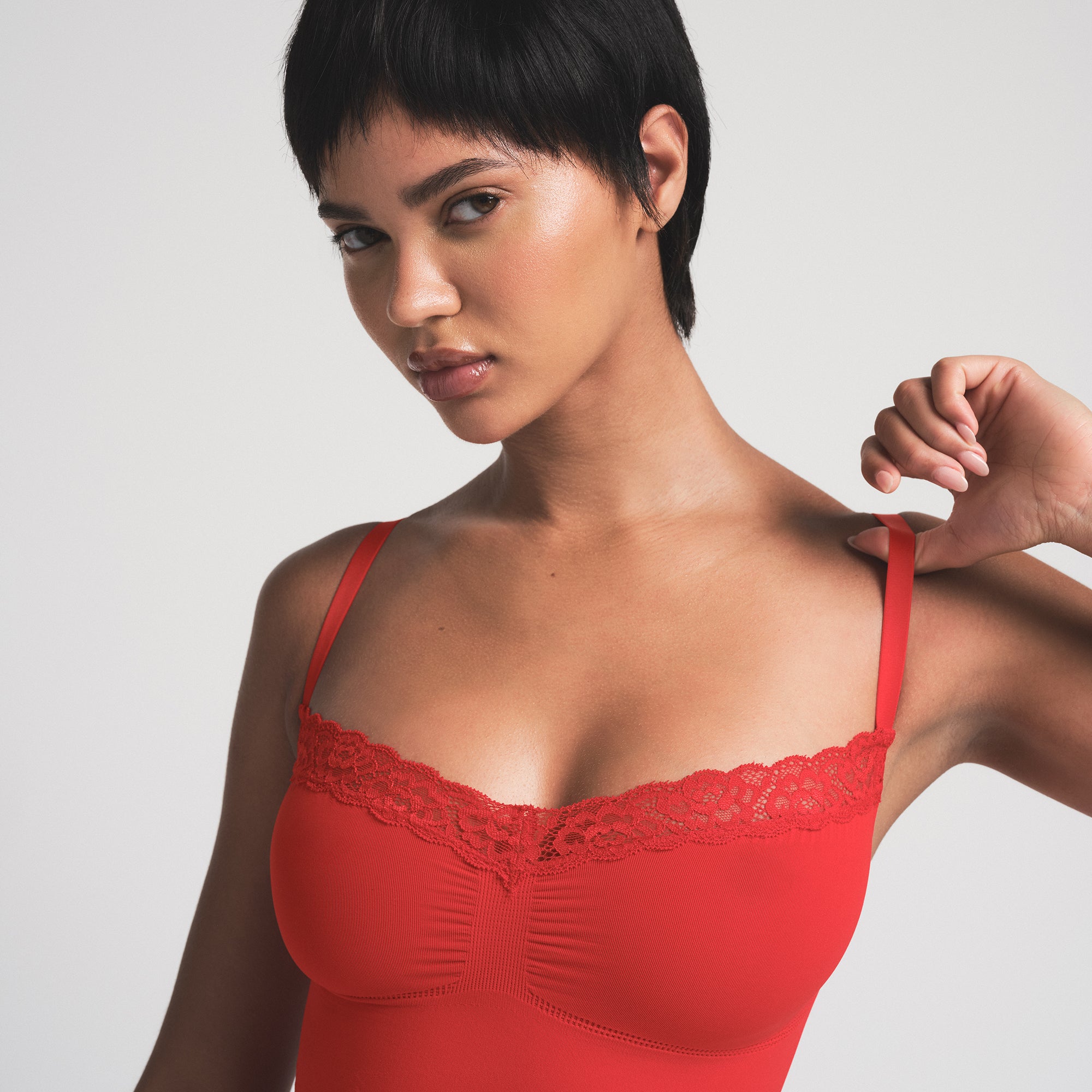 SEAMLESS SCULPT LACE THONG BODYSUIT | CAYENNE - Image 2