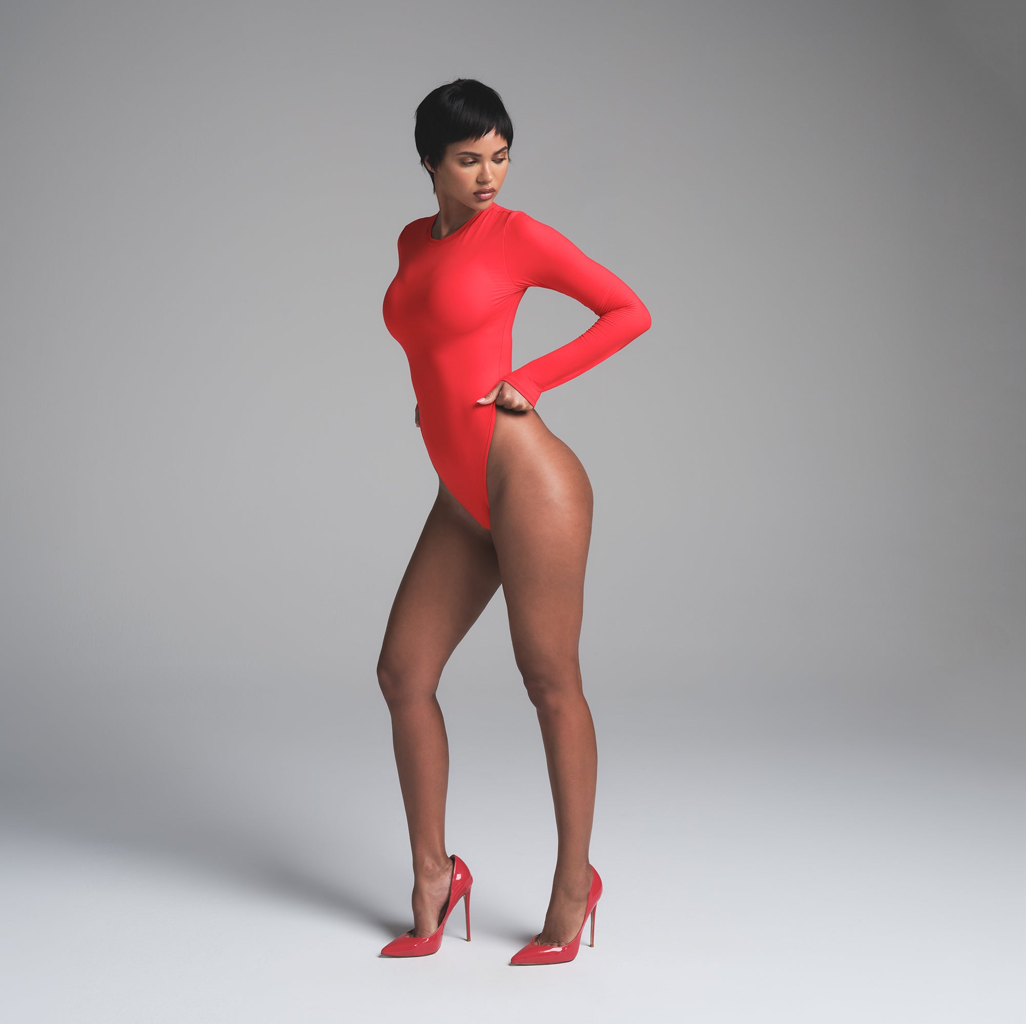 FITS EVERYBODY LONG SLEEVE CREW NECK BODYSUIT | CHERRY - Image 4