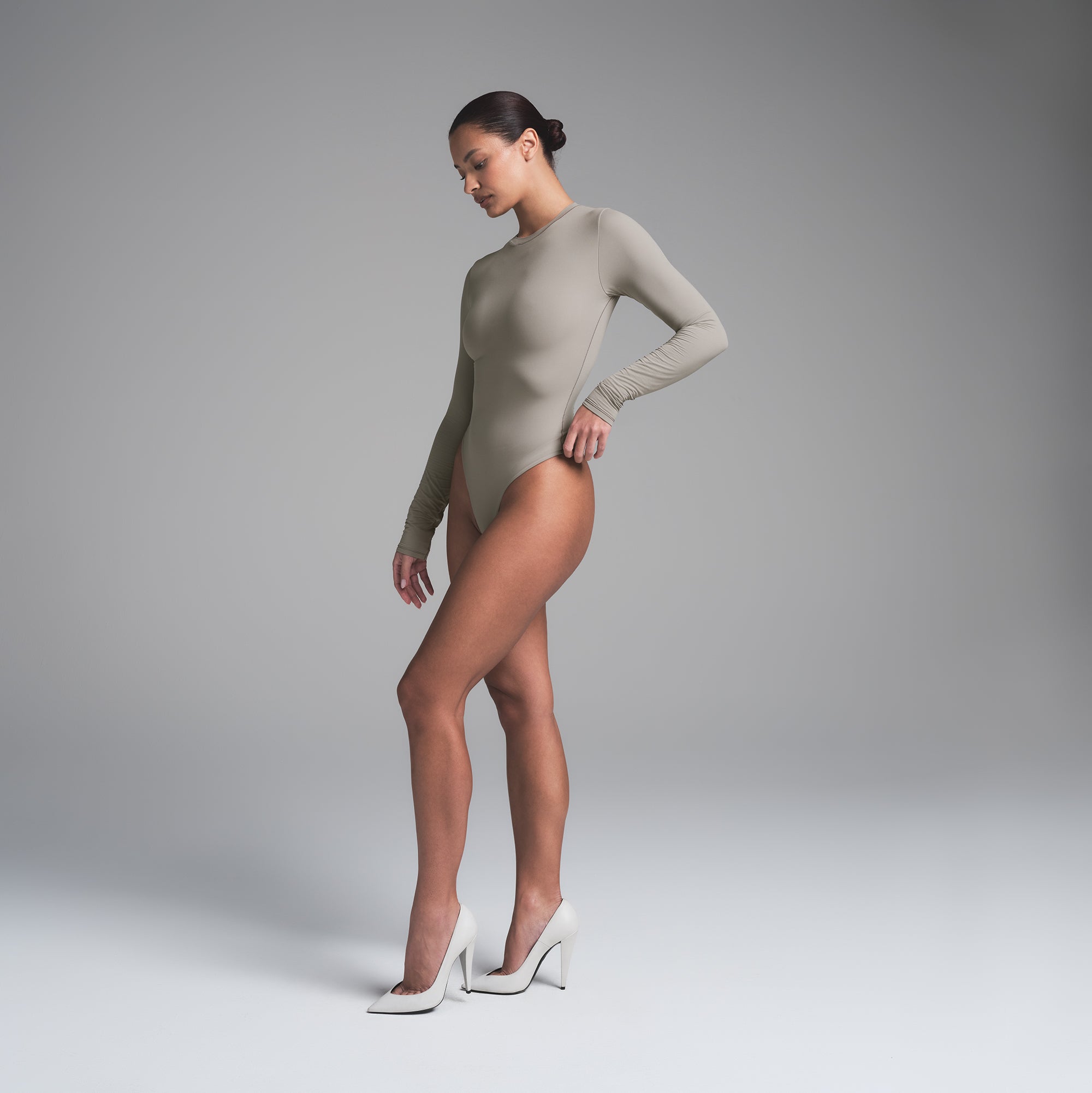 FITS EVERYBODY LONG SLEEVE CREW NECK BODYSUIT | SMOKE - Image 2