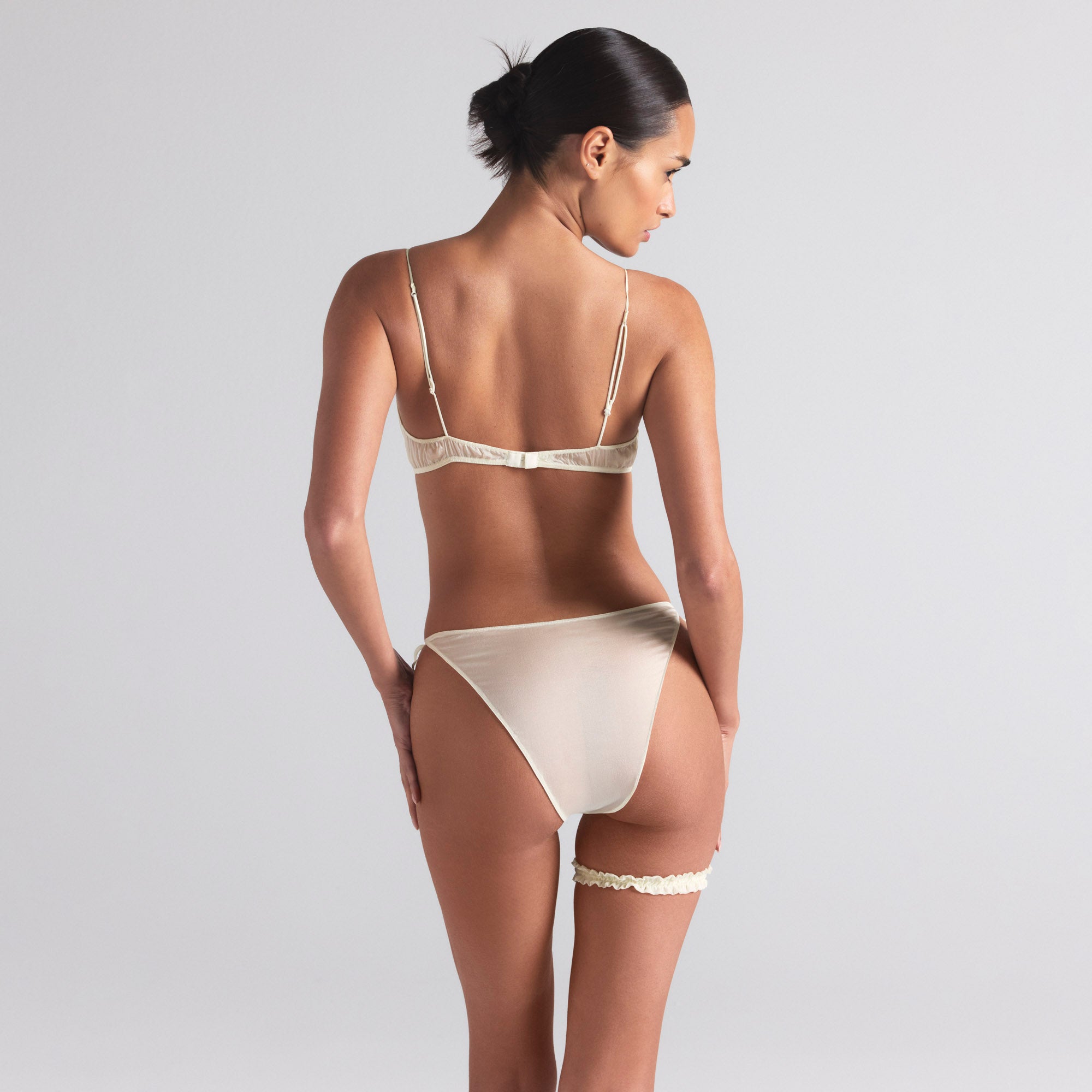 SKIMS ROMANCE TIE SIDE BIKINI | IVORY - Image 4