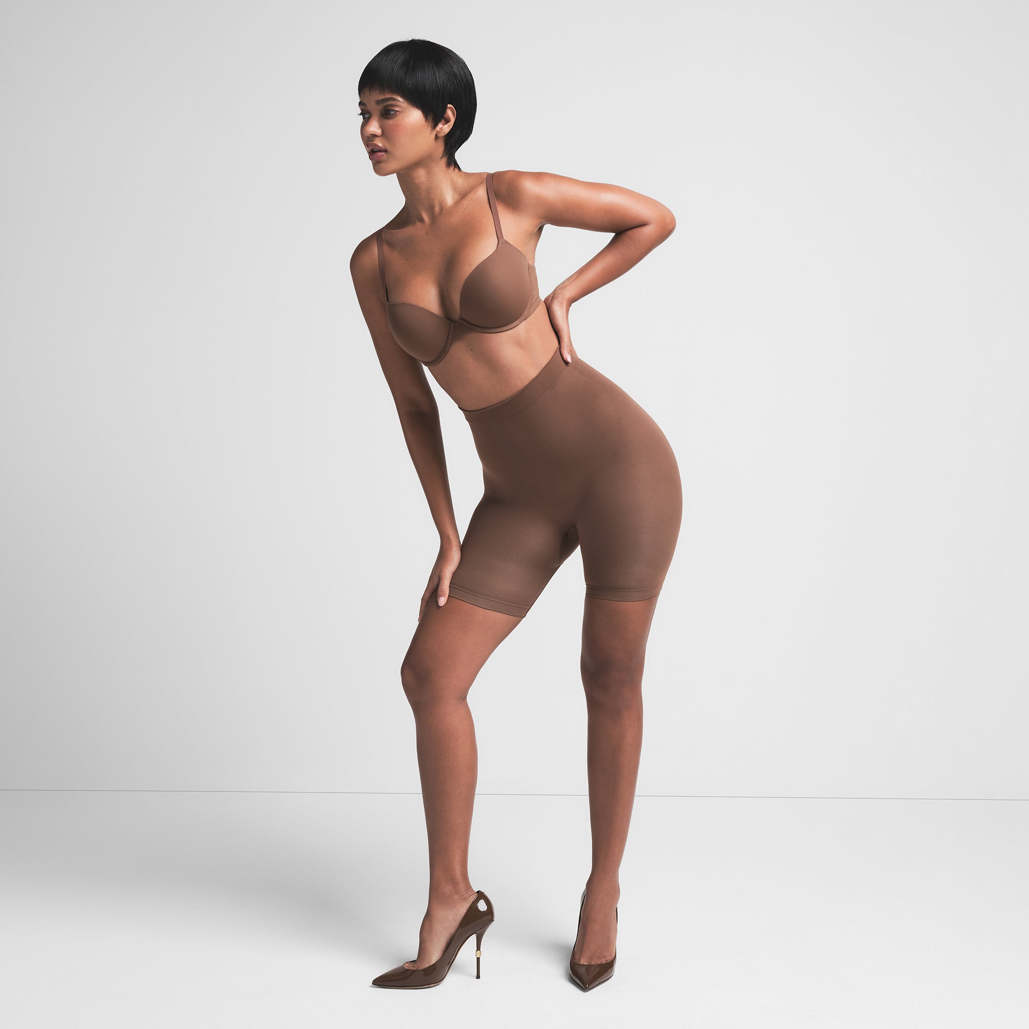 SEAMLESS SCULPT MID THIGH SHORT | JASPER - Image 2