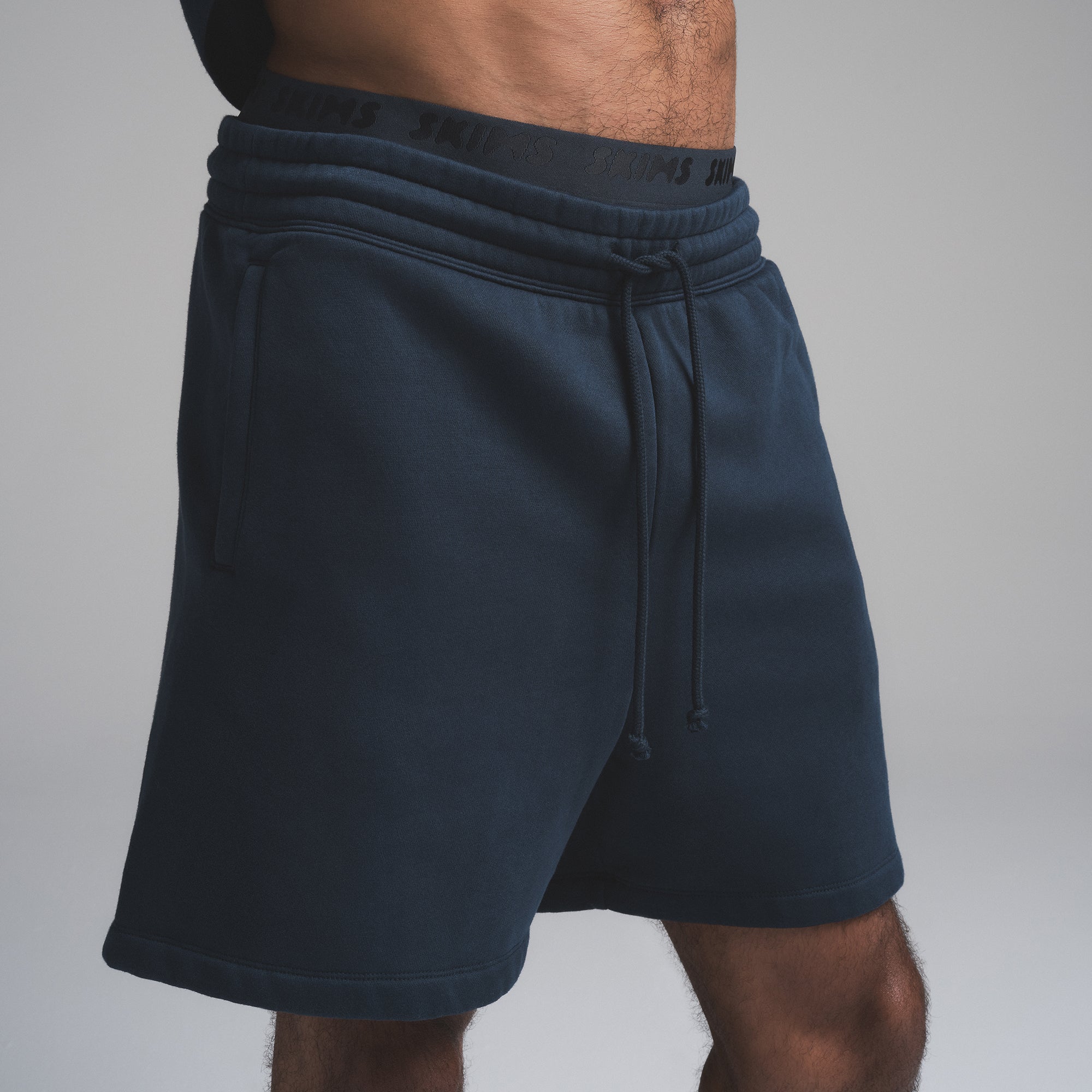 FLEECE LOUNGE MENS RELAXED SHORT | NAVY - Image 2