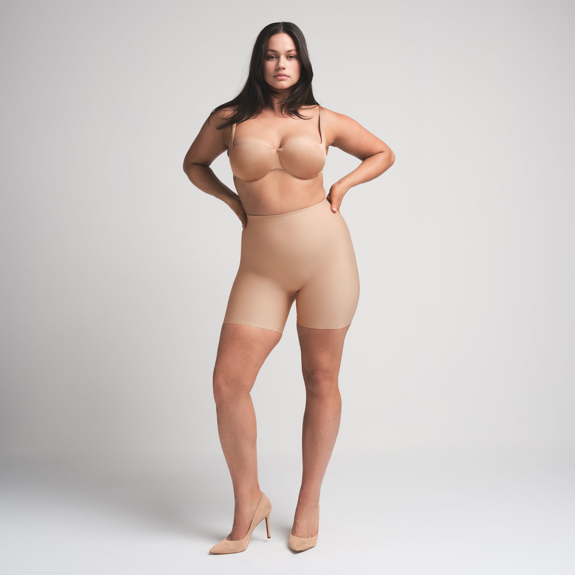 SKIMS BODY BUTT ENHANCING PADDED SHORT | CLAY - Image 4