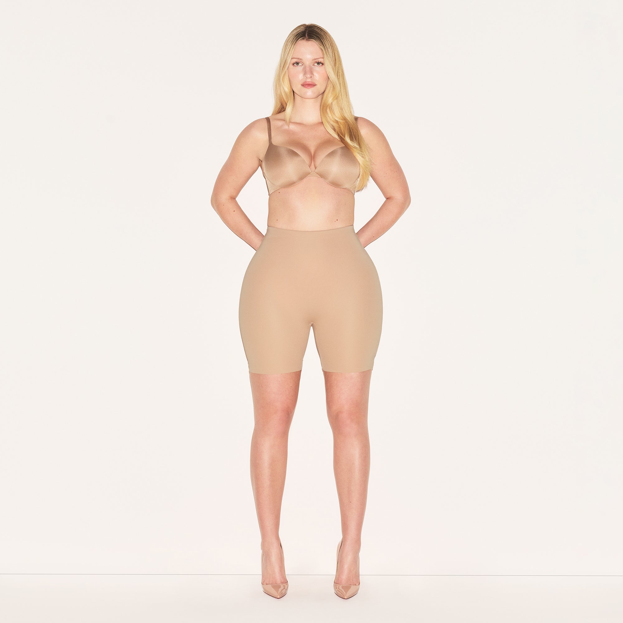SKIMS BODY HIP ENHANCING PADDED SHORT | CLAY - Image 3