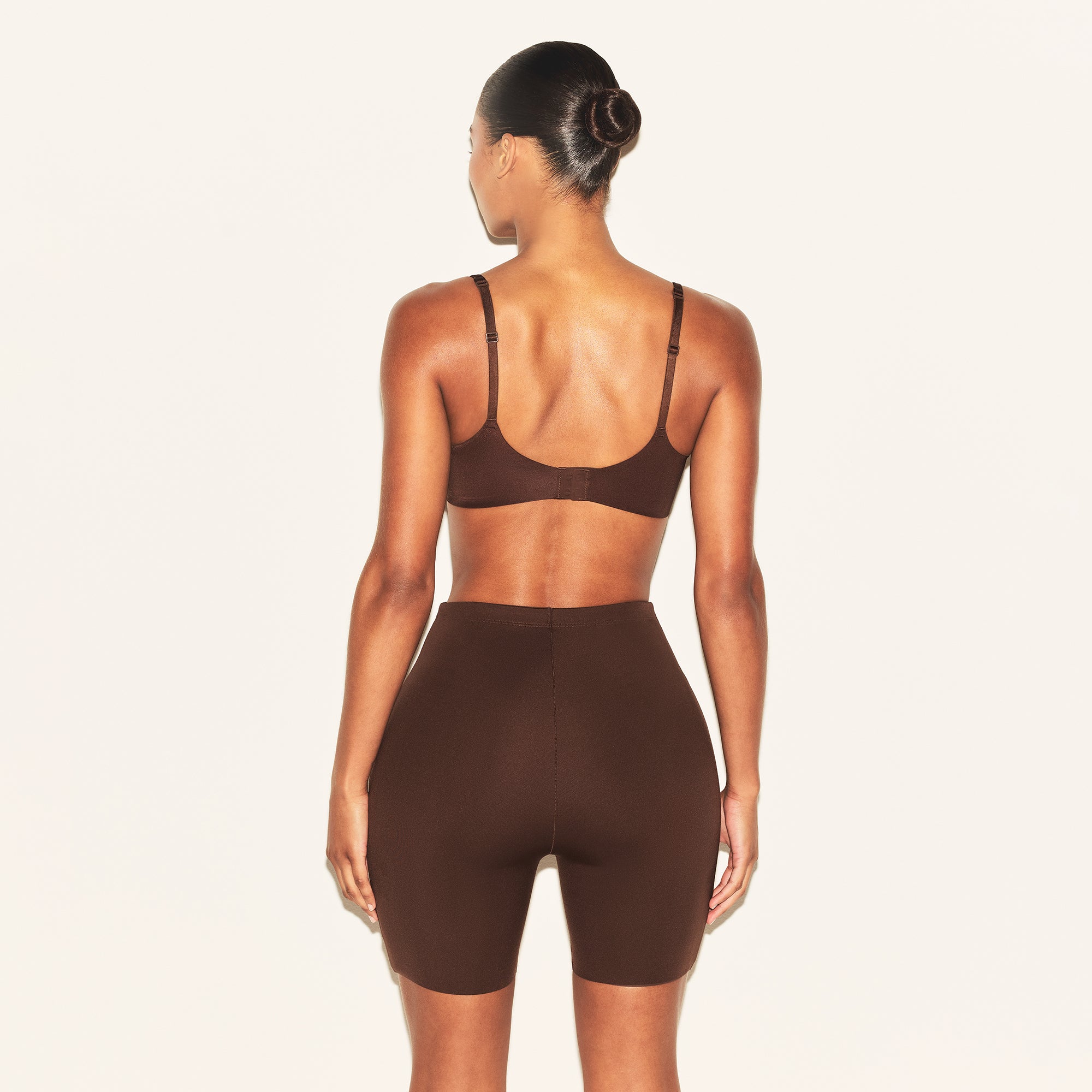 SKIMS BODY HIP ENHANCING PADDED SHORT | COCOA - Image 4