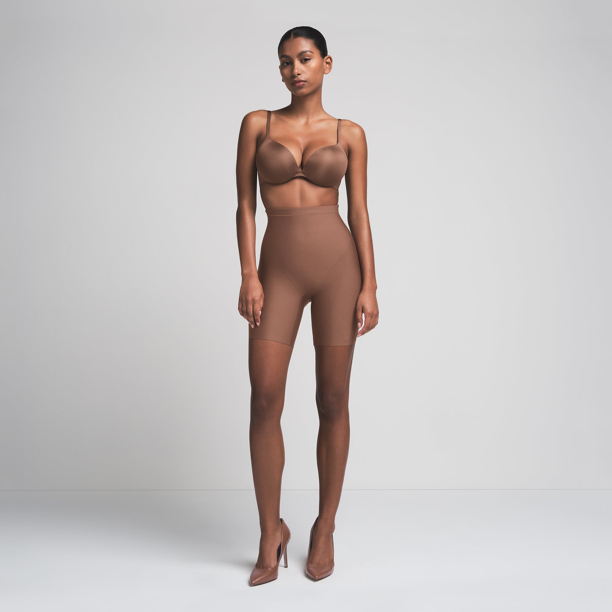 SKIMS BODY CORE SCULPT MID RISE SHORT | JASPER - Image 3