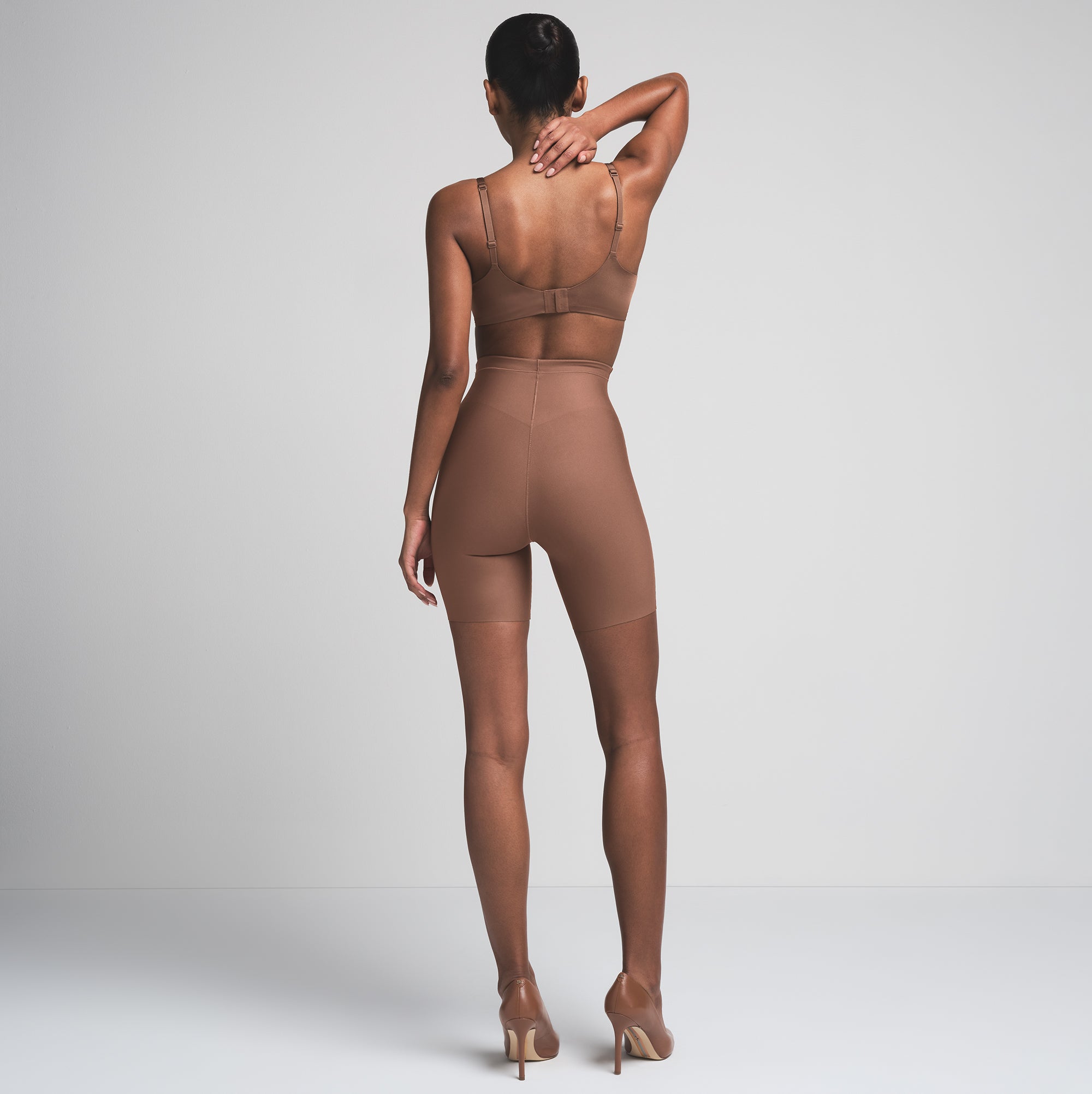 SKIMS BODY CORE SCULPT MID RISE SHORT | JASPER - Image 5