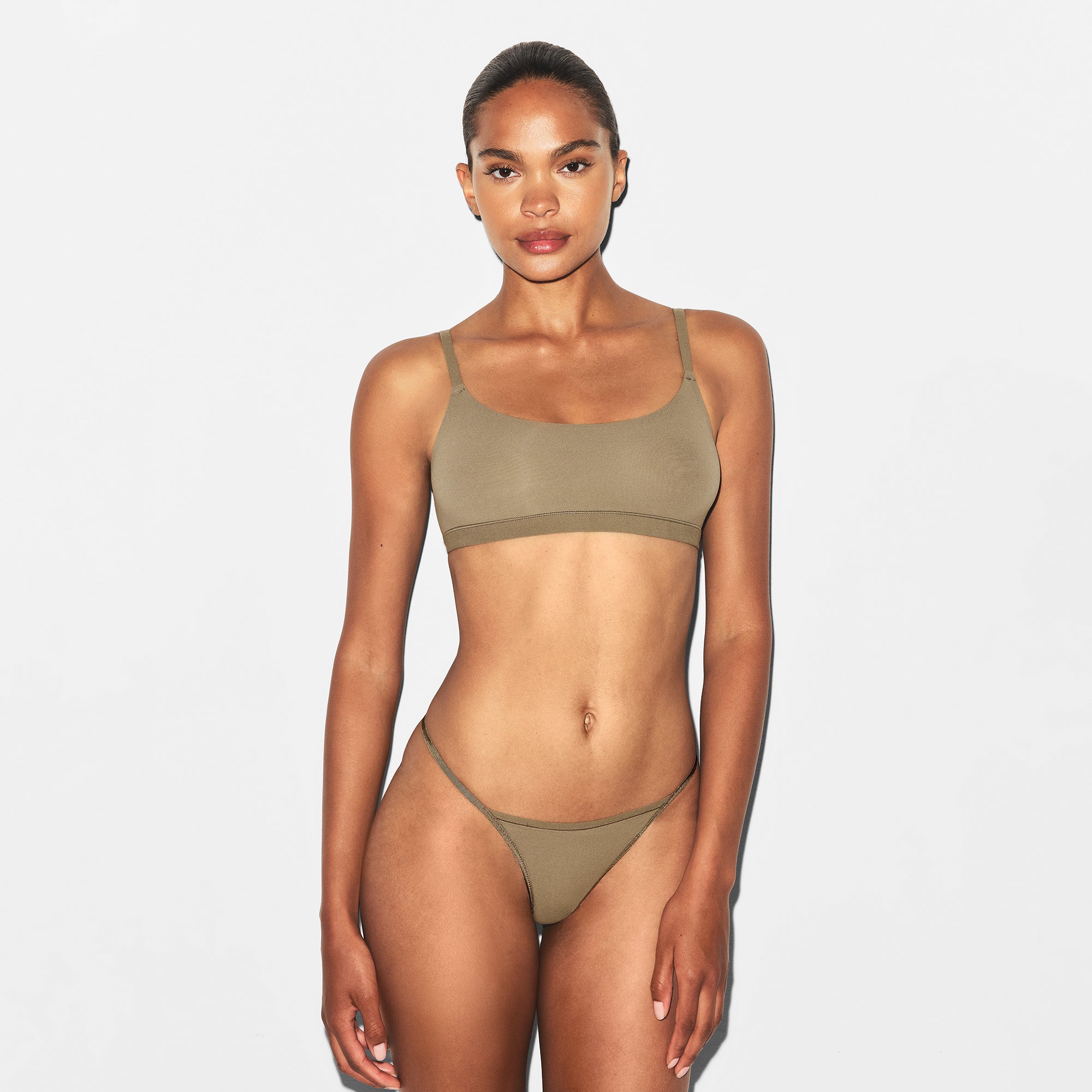FITS EVERYBODY SCOOP BRALETTE | TRUFFLE