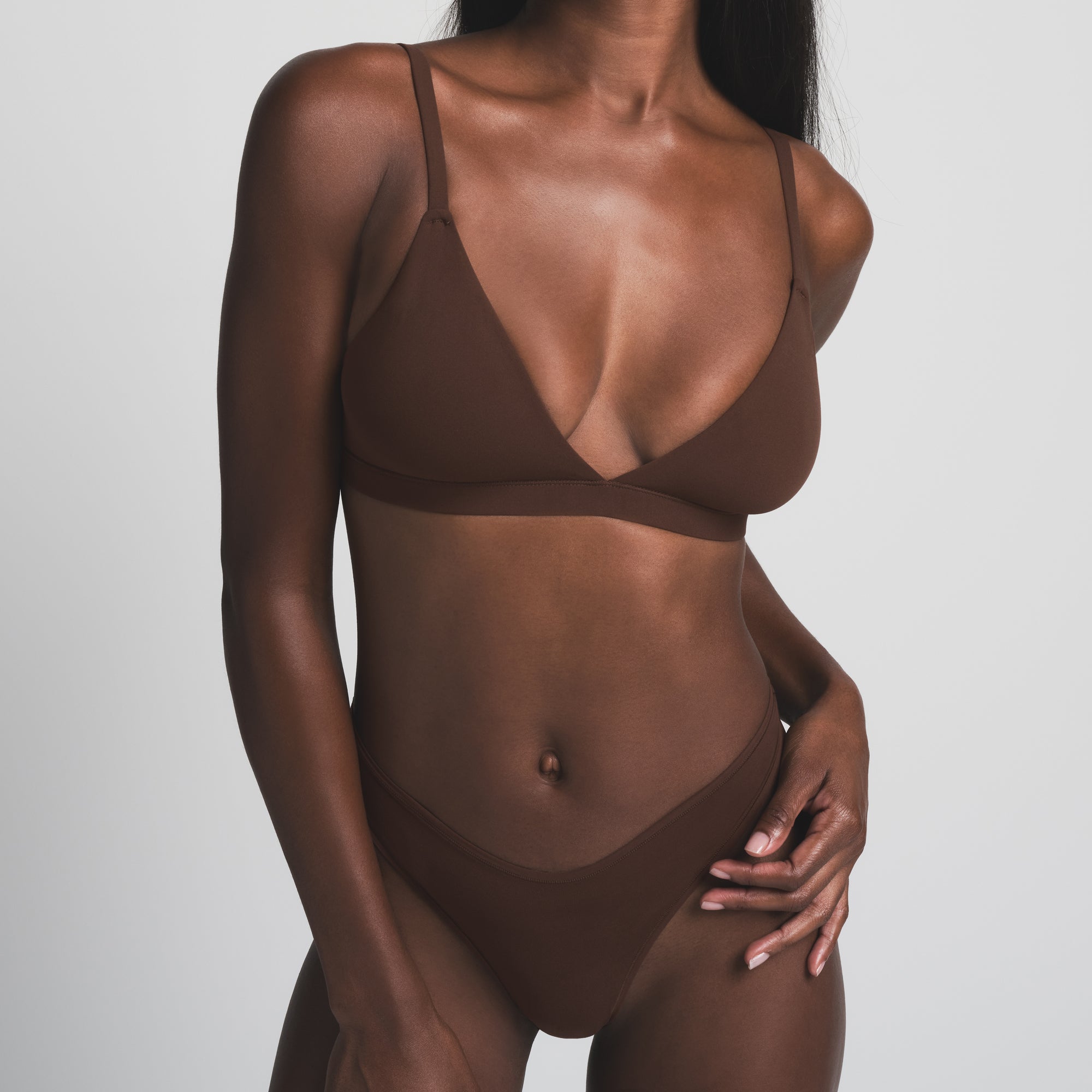FITS EVERYBODY TRIANGLE BRALETTE | COCOA - Image 3