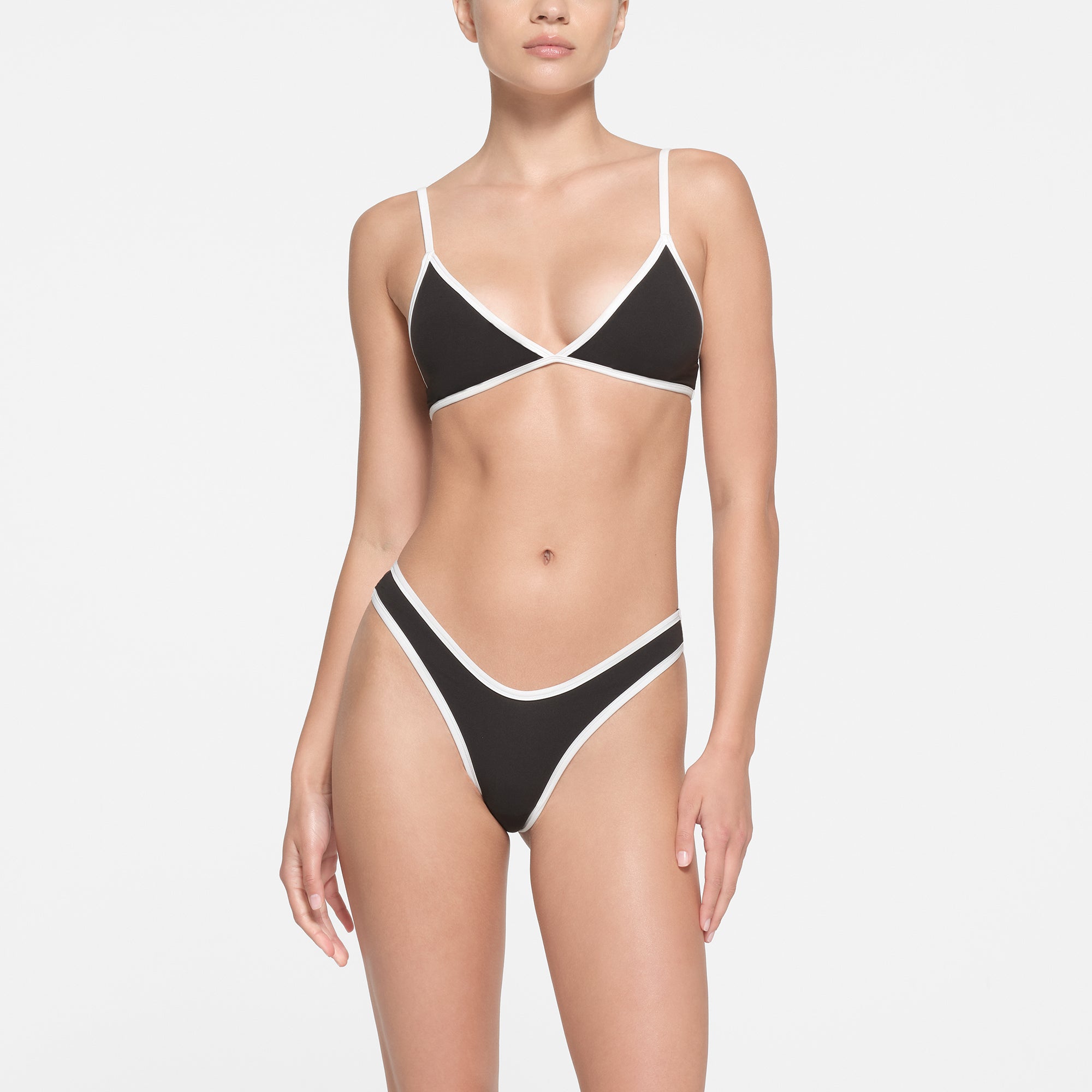 FITS EVERYBODY CONTRAST TRIM TRIANGLE BRALETTE | ONYX