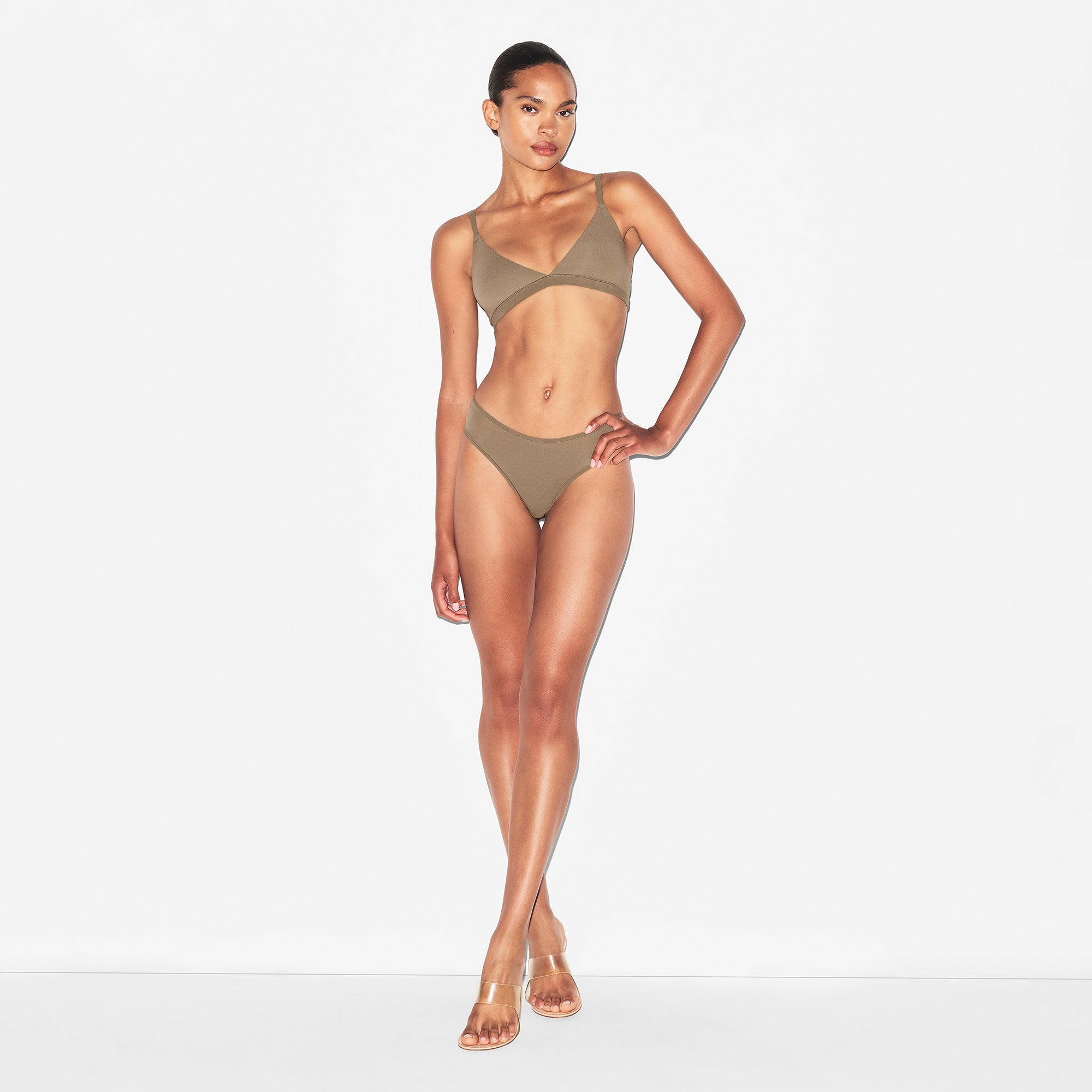 FITS EVERYBODY TRIANGLE BRALETTE | TRUFFLE - Image 2