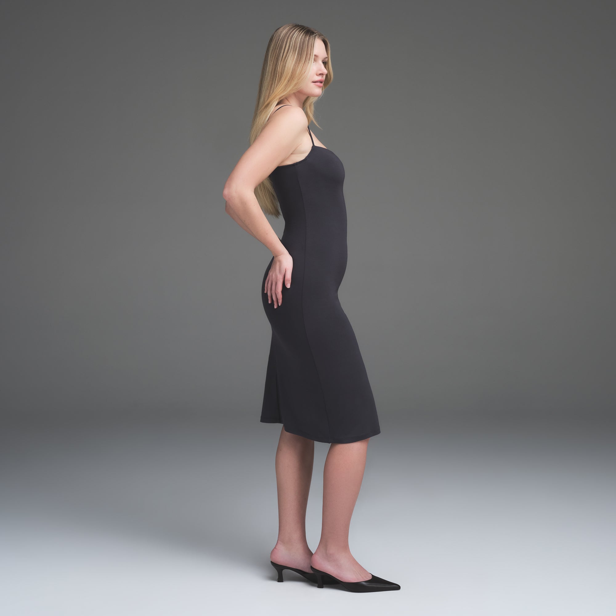 SMOOTH LAYERS MIDI DRESS | GRAPHITE - Image 2