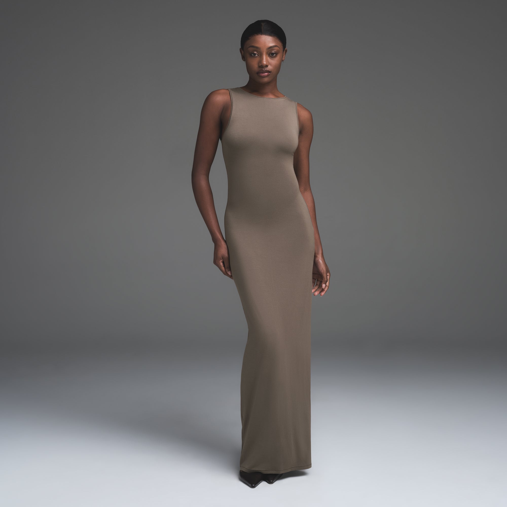 SMOOTH LAYERS LONG BOAT NECK DRESS | TRUFFLE