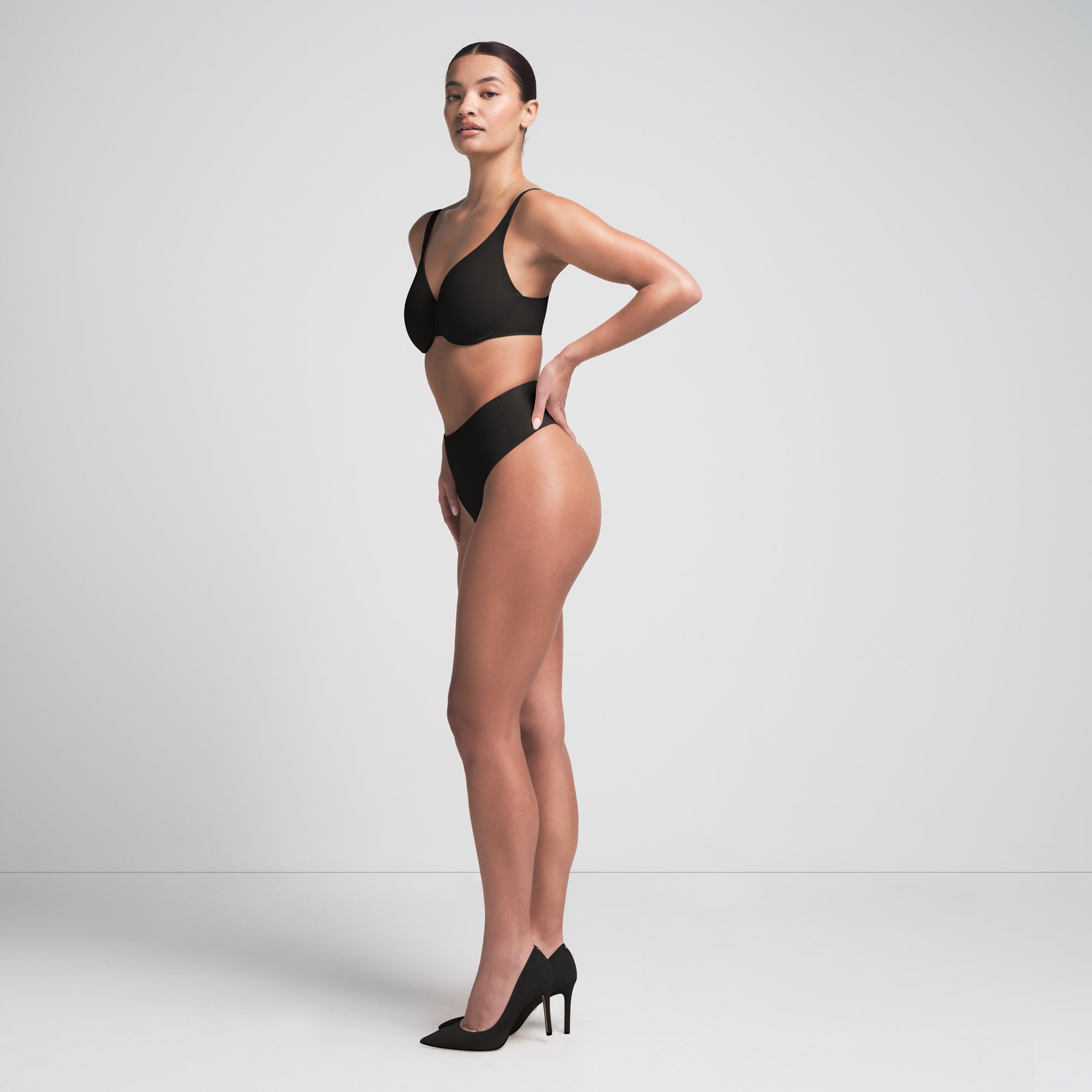 SMOOTHING INTIMATES UNLINED MINIMIZER BRA | ONYX - Image 4