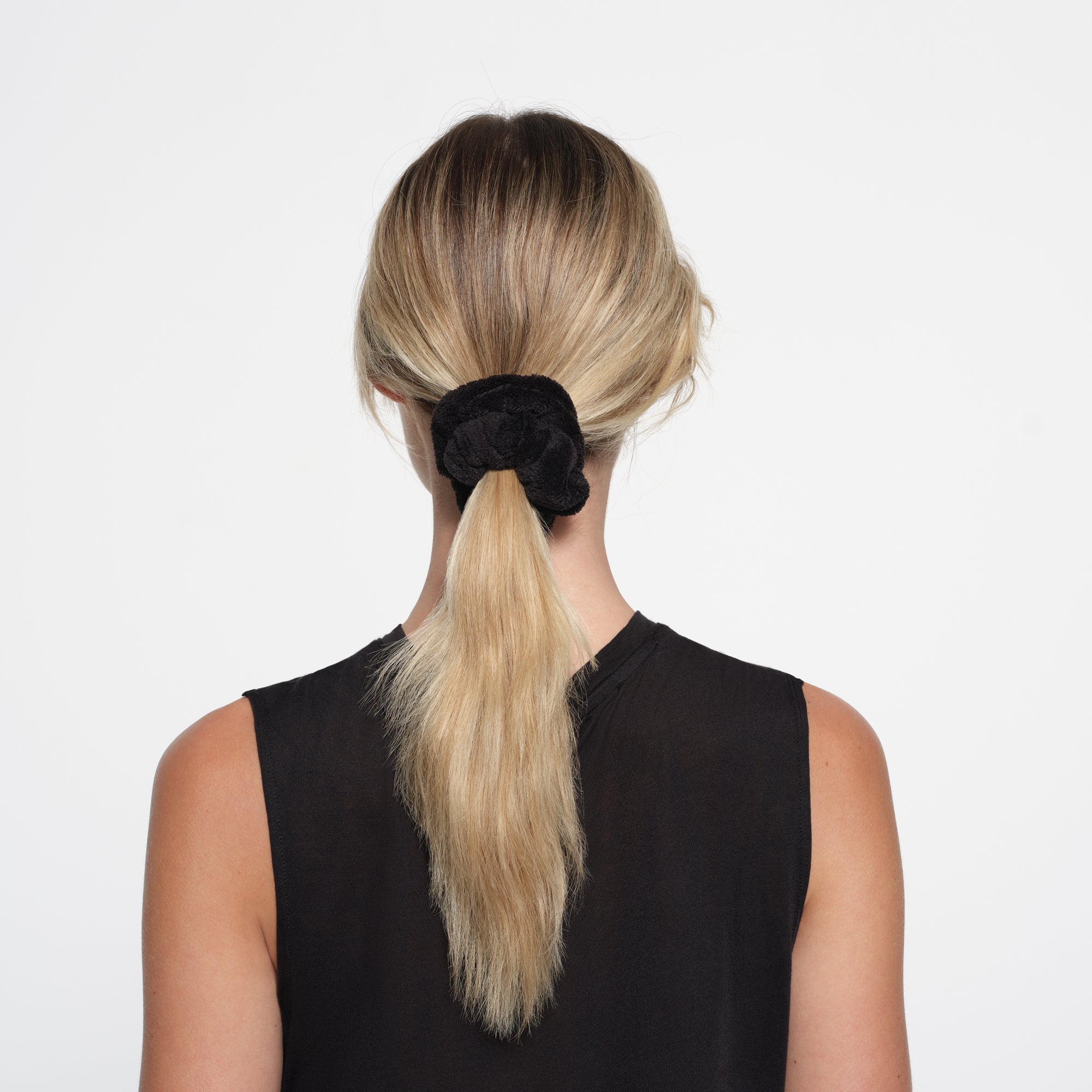 GETTING READY ACCESSORIES MICRO FIBER SCRUNCHIE 2-PACK | ONYX - Image 2