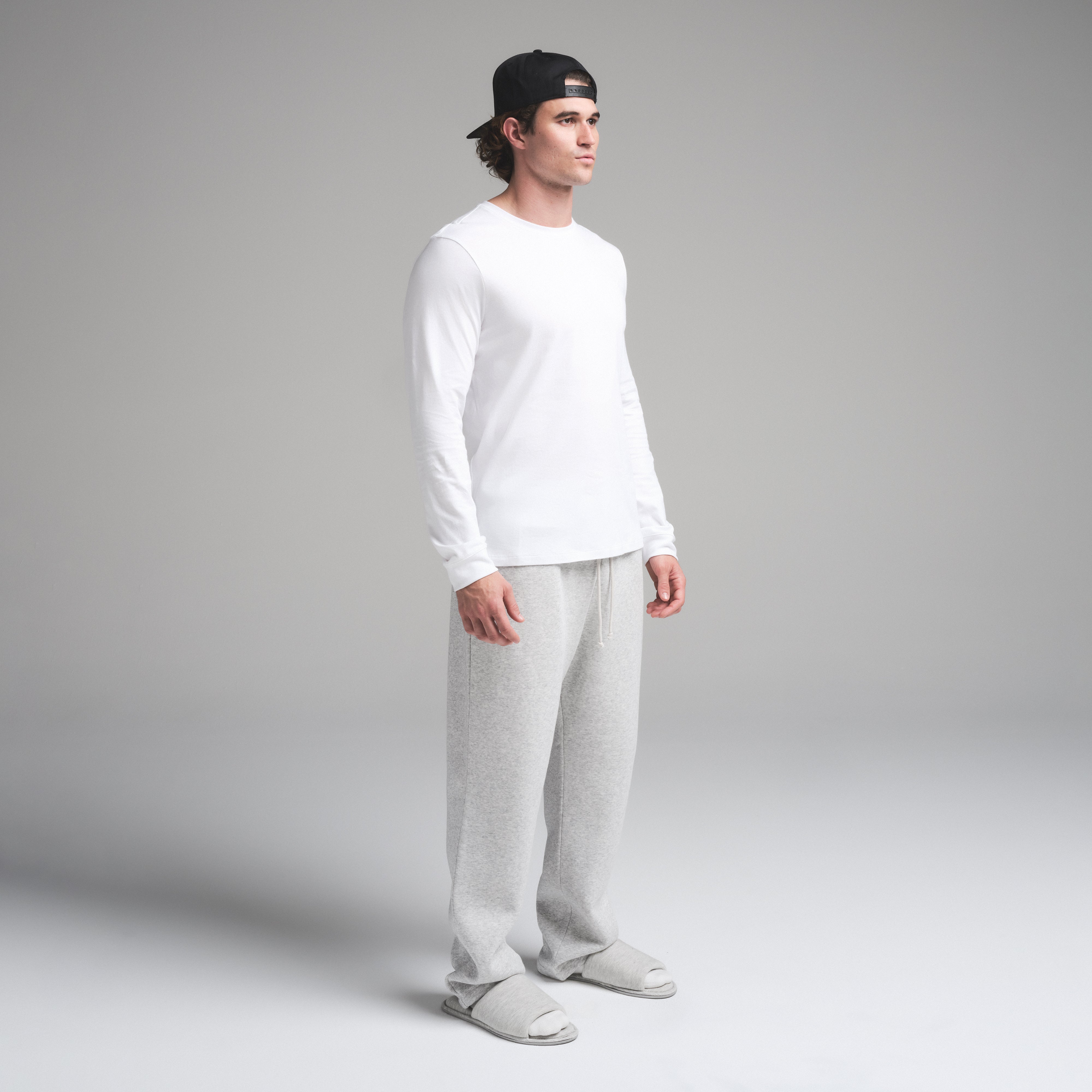 SKIMS COTTON MENS CLASSIC LONG SLEEVE T-SHIRT | CHALK - Image 4