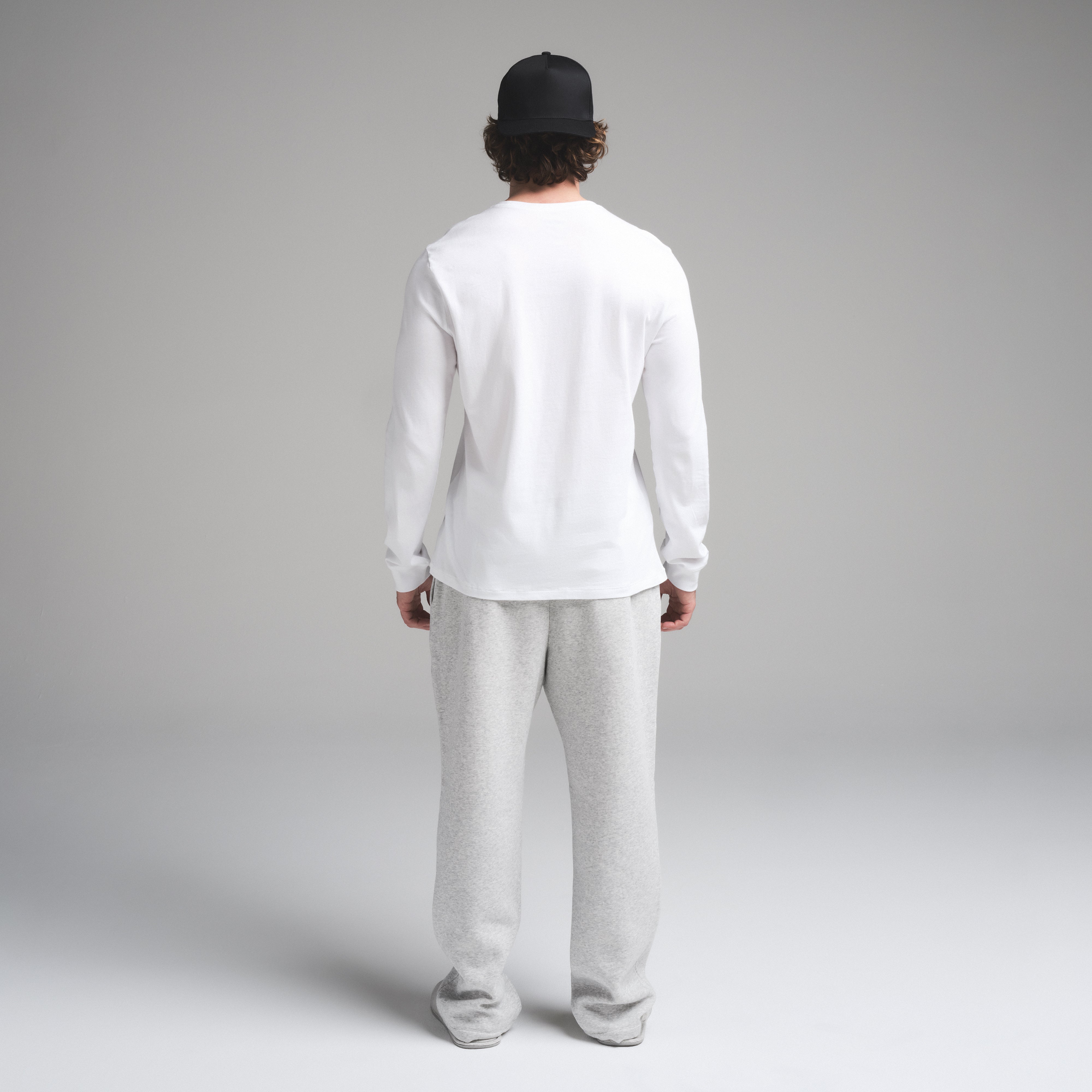 SKIMS COTTON MENS CLASSIC LONG SLEEVE T-SHIRT | CHALK - Image 3