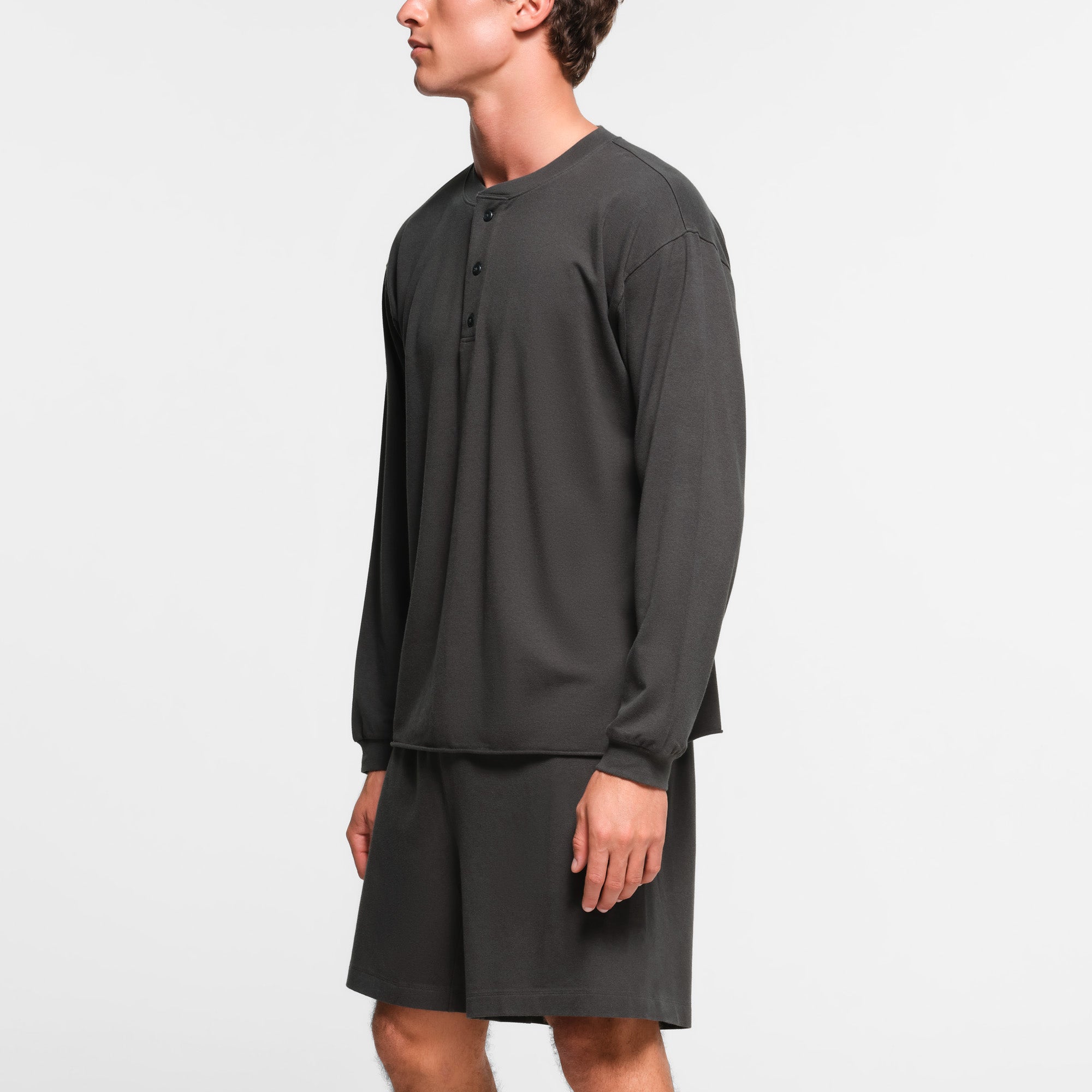 JERSEY LOUNGE MENS RELAXED HENLEY | ASH - Image 2