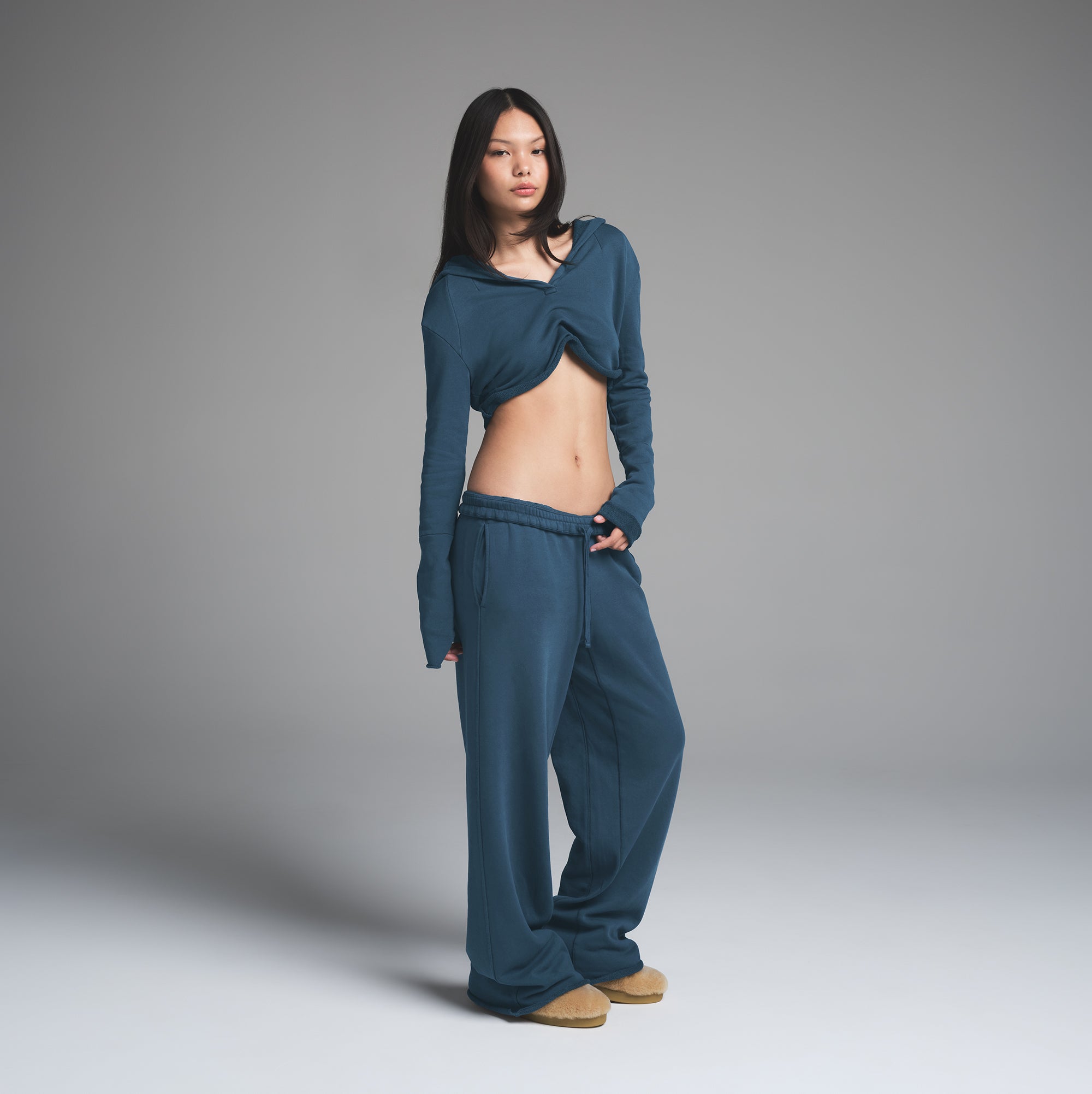 FRENCH TERRY SHOULDER PAD CROPPED HOODIE | INDIGO - Image 3