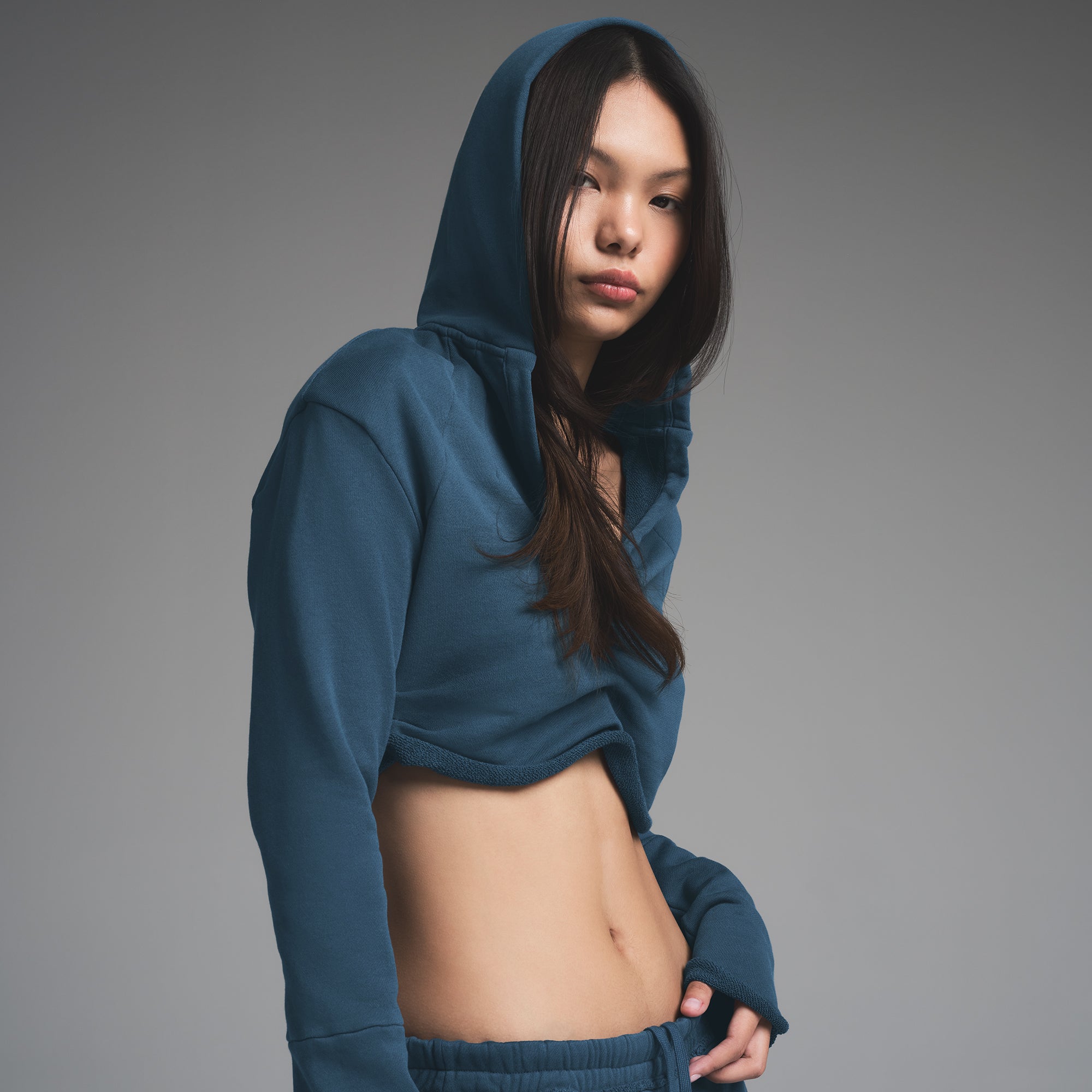FRENCH TERRY SHOULDER PAD CROPPED HOODIE | INDIGO - Image 2