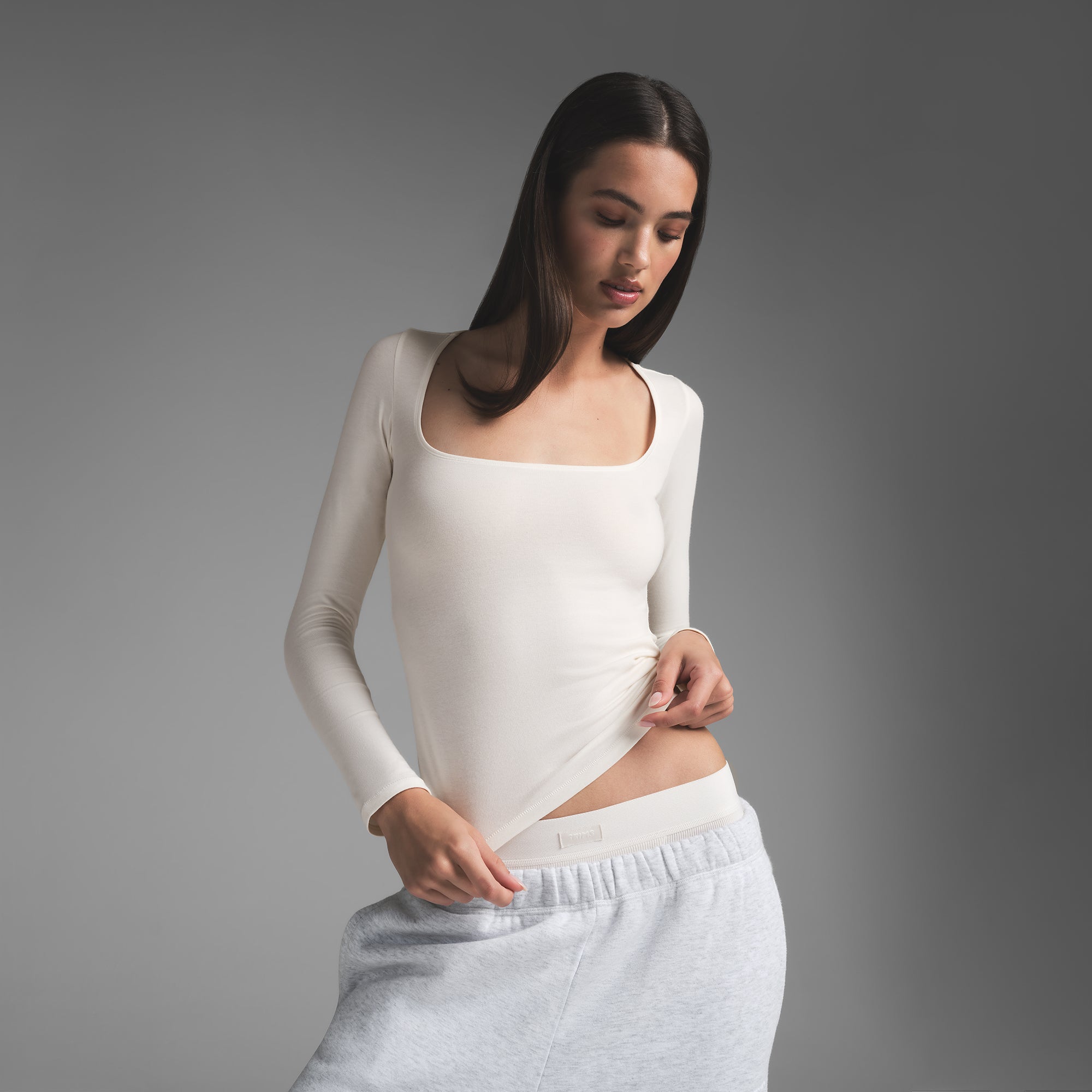 COTTON JERSEY SCOOP NECK LONG SLEEVE TOP | MARBLE - Image 2