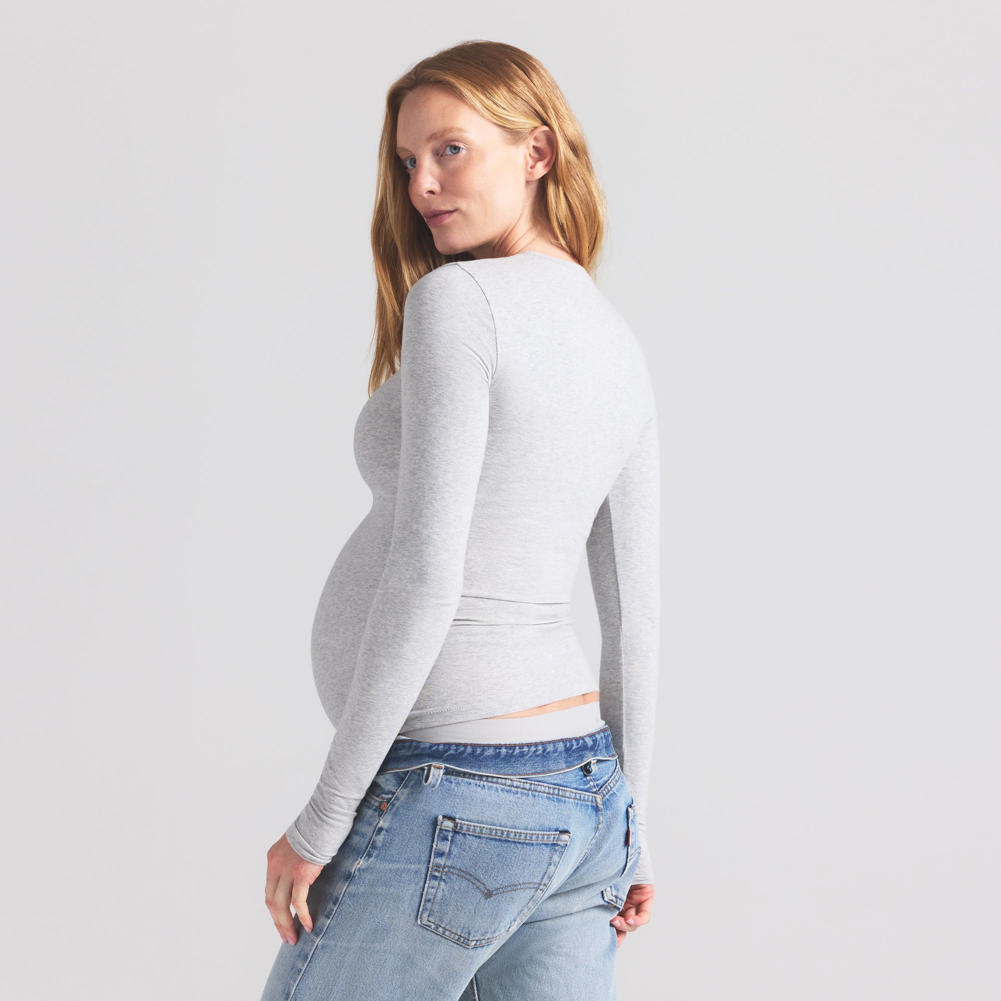 COTTON JERSEY MATERNITY LONG SLEEVE T-SHIRT | LIGHT HEATHER GREY - Image 2