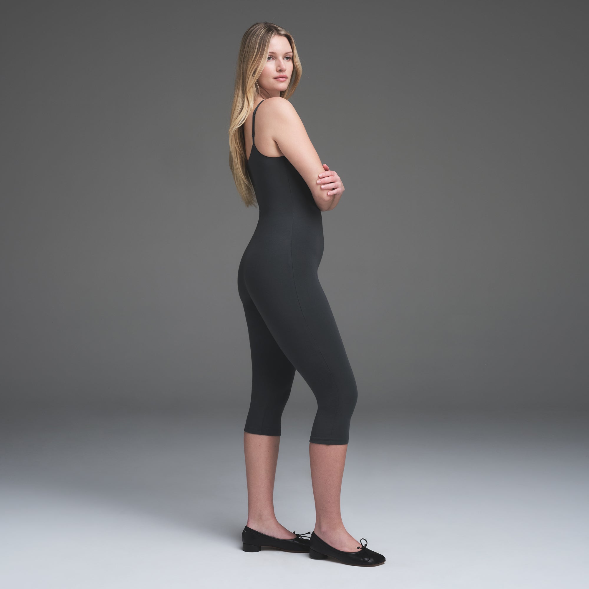 SMOOTH LAYERS CAPRI CATSUIT | GRAPHITE - Image 2