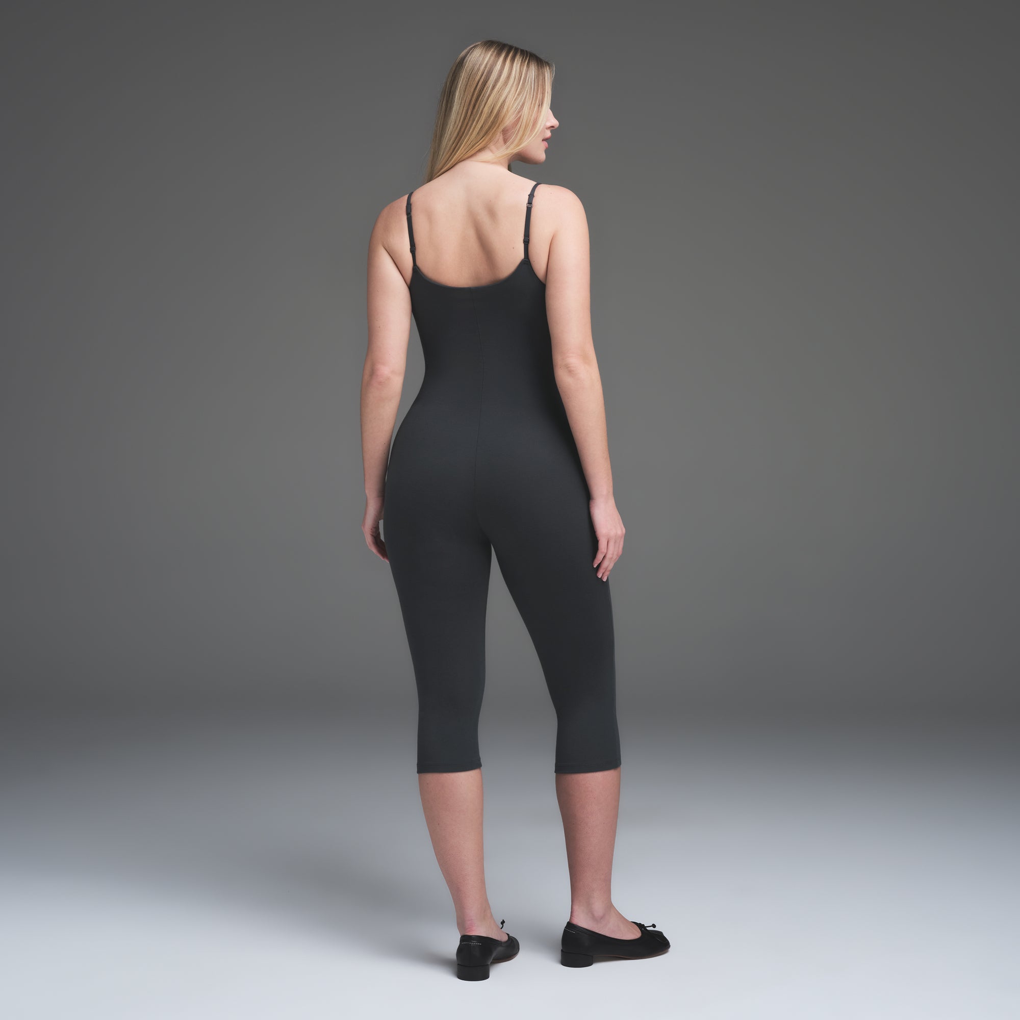 SMOOTH LAYERS CAPRI CATSUIT | GRAPHITE - Image 3