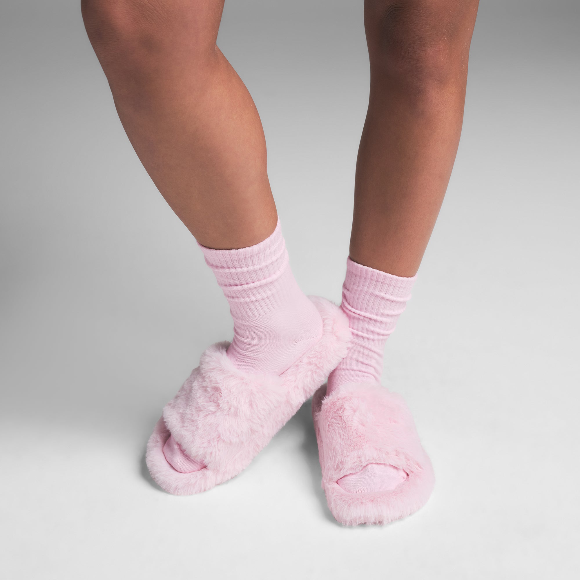 GETTING READY ACCESSORIES PLUSH SLIPPER | CHERRY BLOSSOM - Image 5