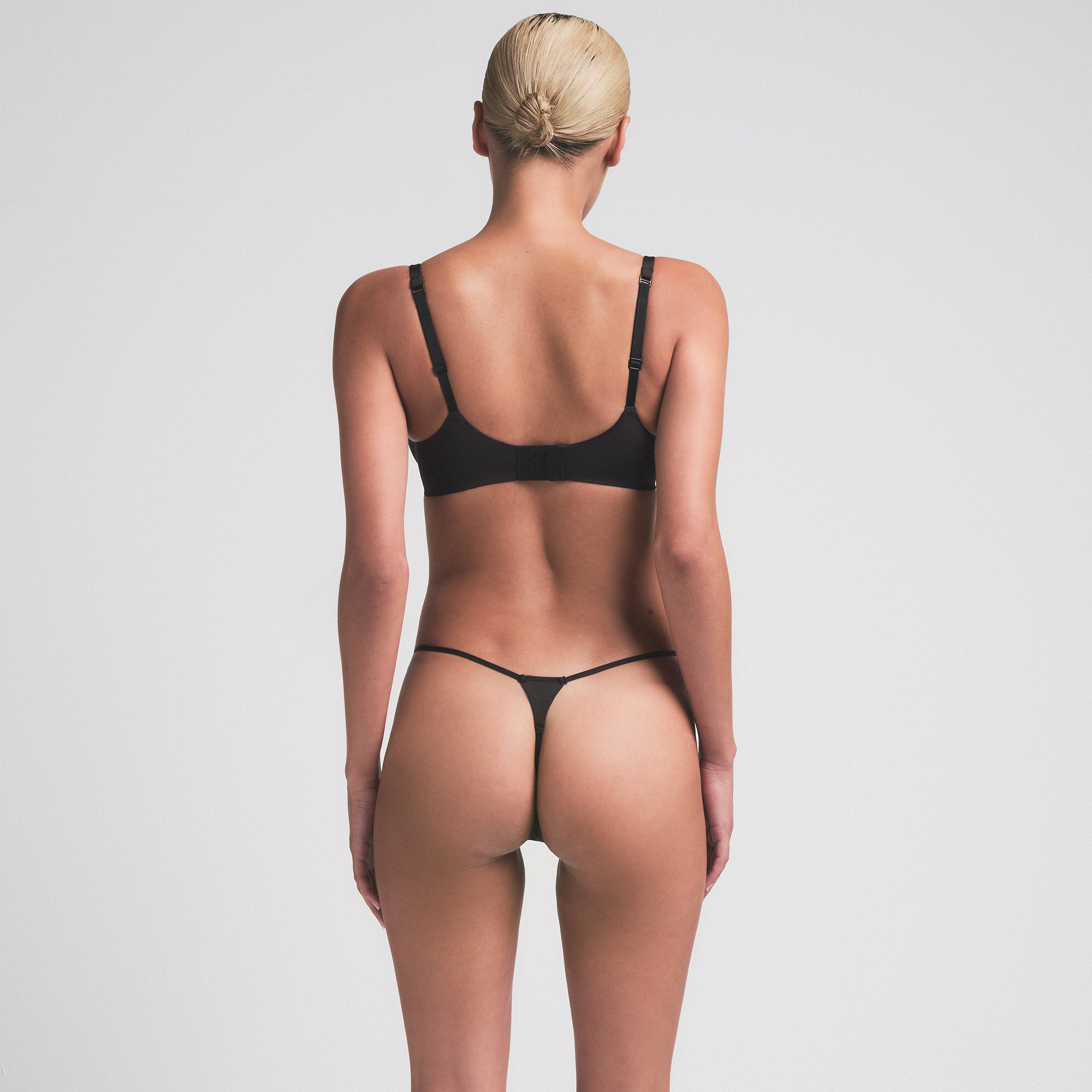 SKIMS ULTIMATE DEEP PLUNGE PUSH-UP BRA | ONYX - Image 4