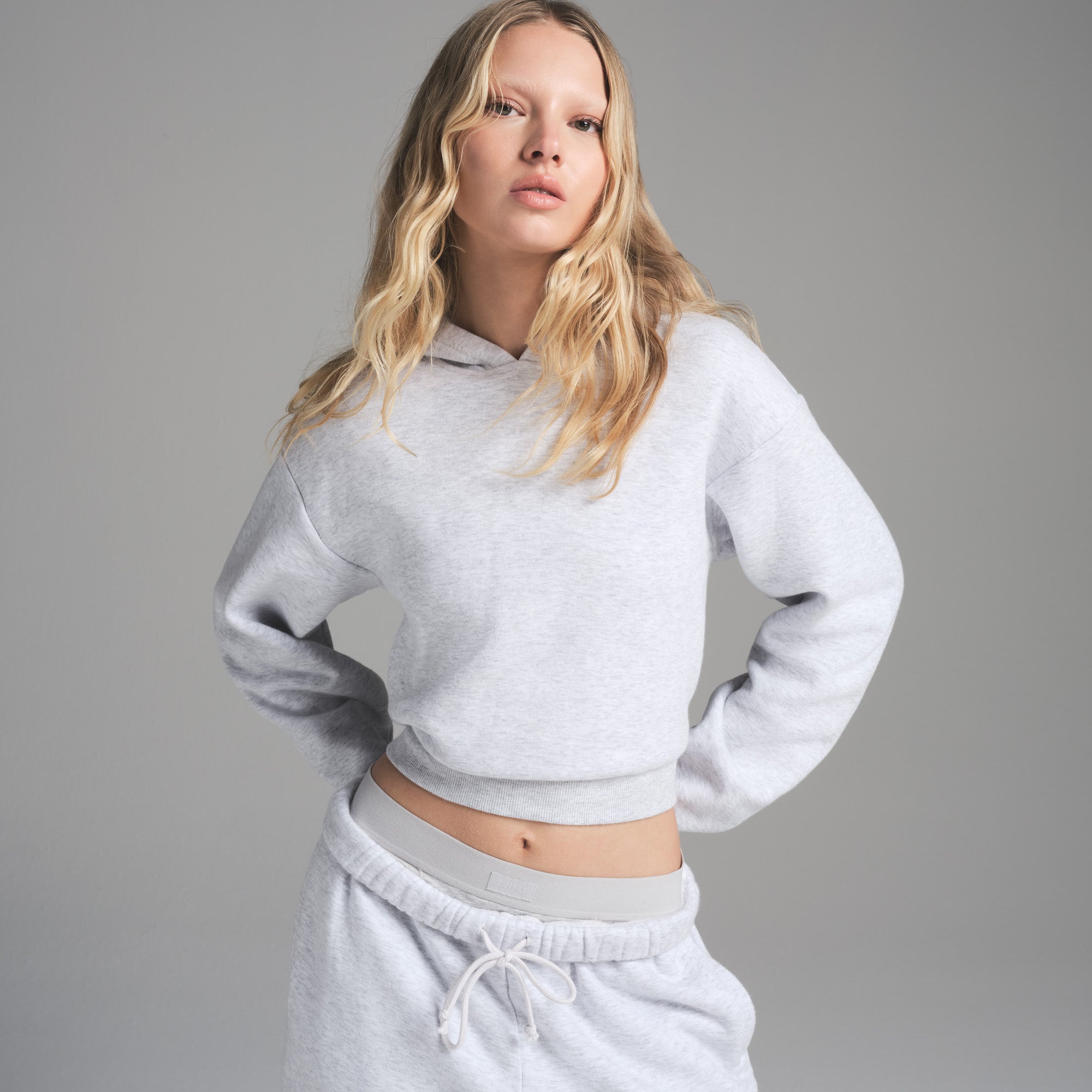 COTTON FLEECE SHRUNKEN HOODIE | LIGHT HEATHER GREY - Image 2