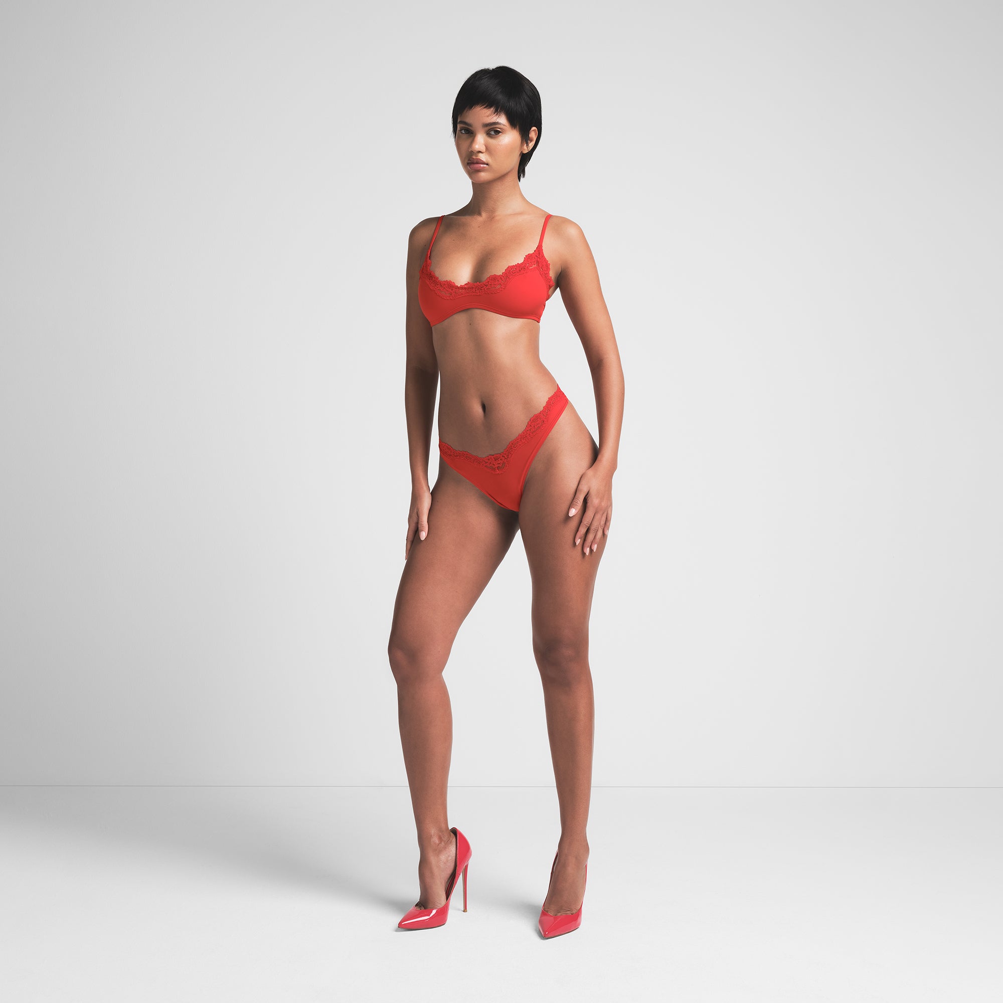 FITS EVERYBODY LACE DIPPED THONG | CAYENNE