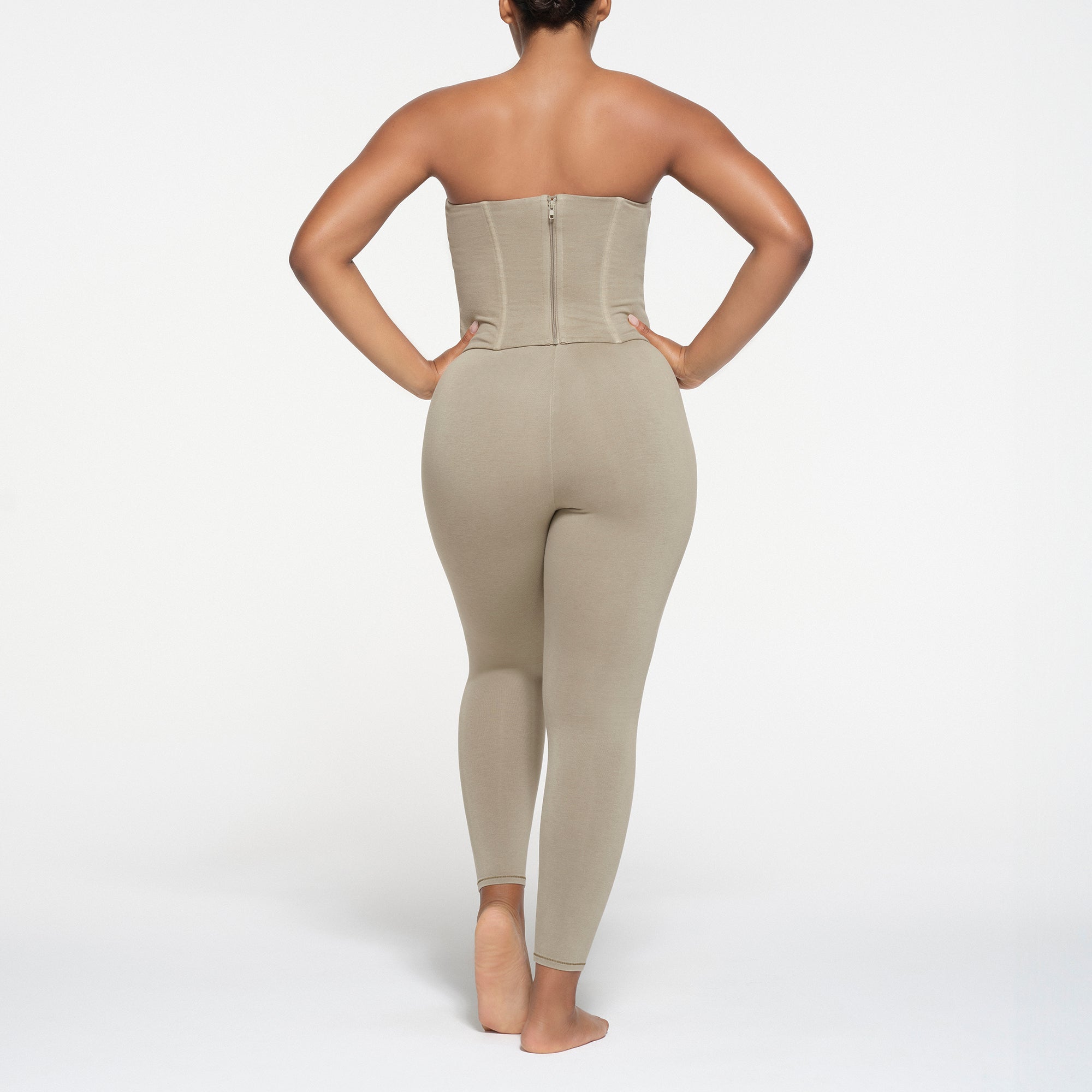 OUTDOOR HIGH-WAISTED LEGGING | TAUPE - Image 3