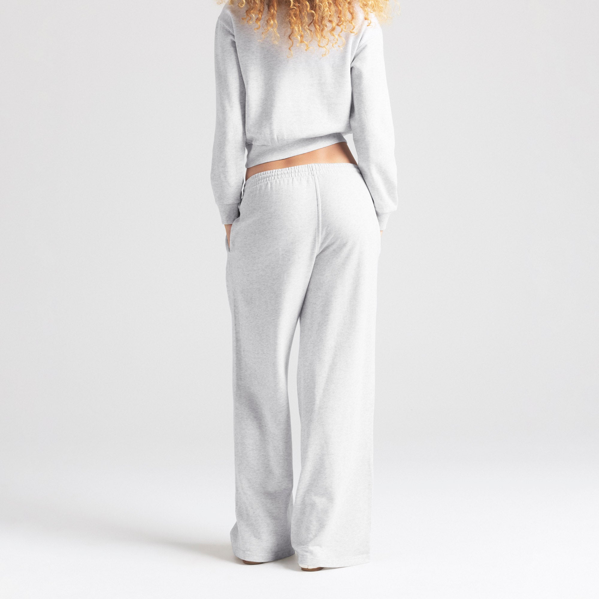 LIGHTWEIGHT FLEECE STRAIGHT LEG PANT | LIGHT HEATHER GREY - Image 2