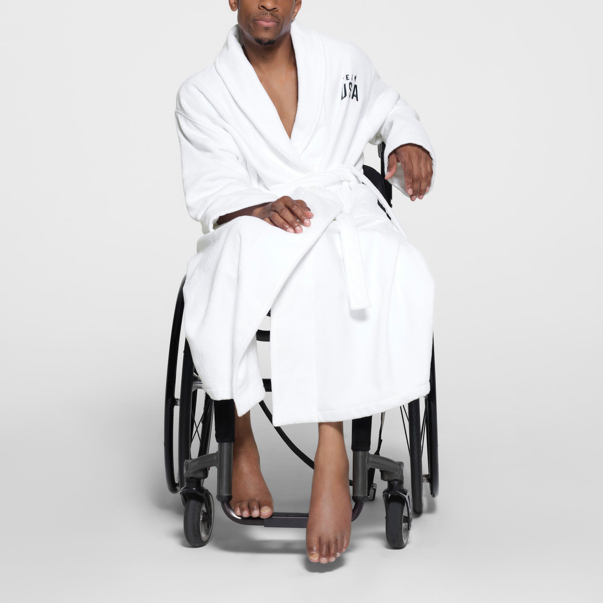 SKIMS FOR TEAM USA TERRY PARALYMPIC UNISEX ROBE | WHITE - Image 3