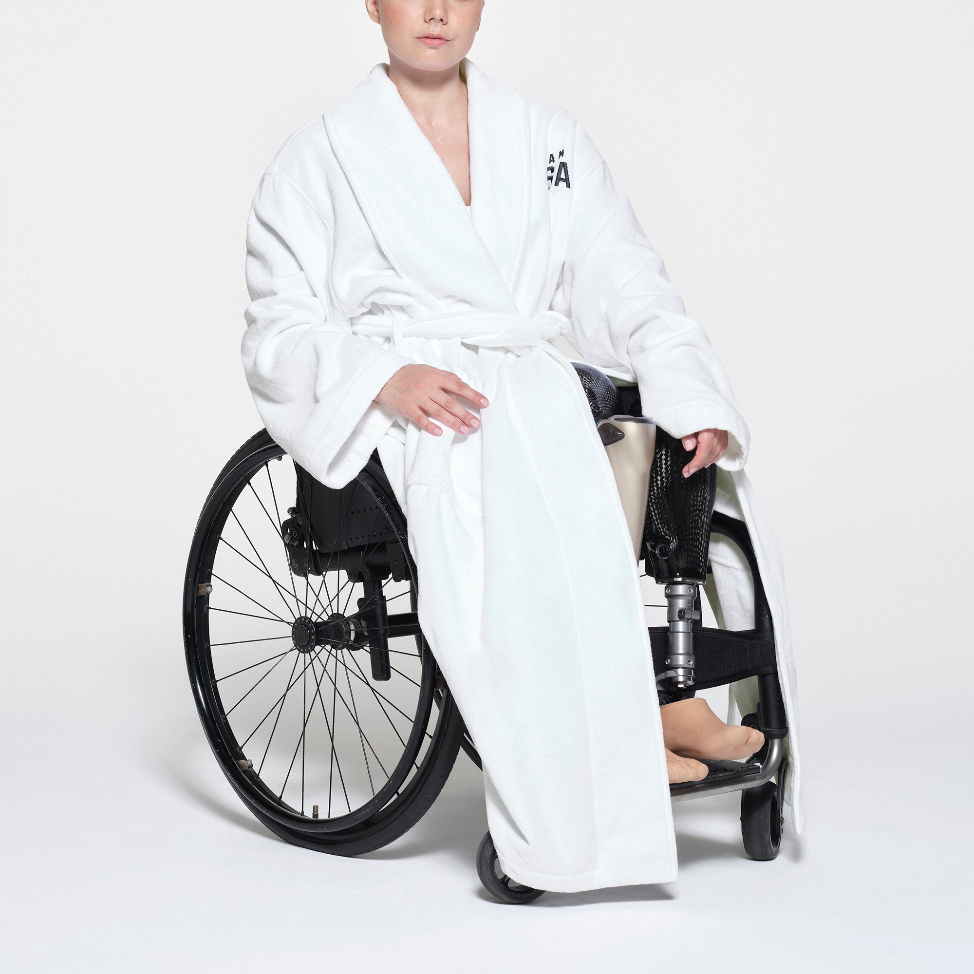 SKIMS FOR TEAM USA TERRY PARALYMPIC UNISEX ROBE | WHITE - Image 2