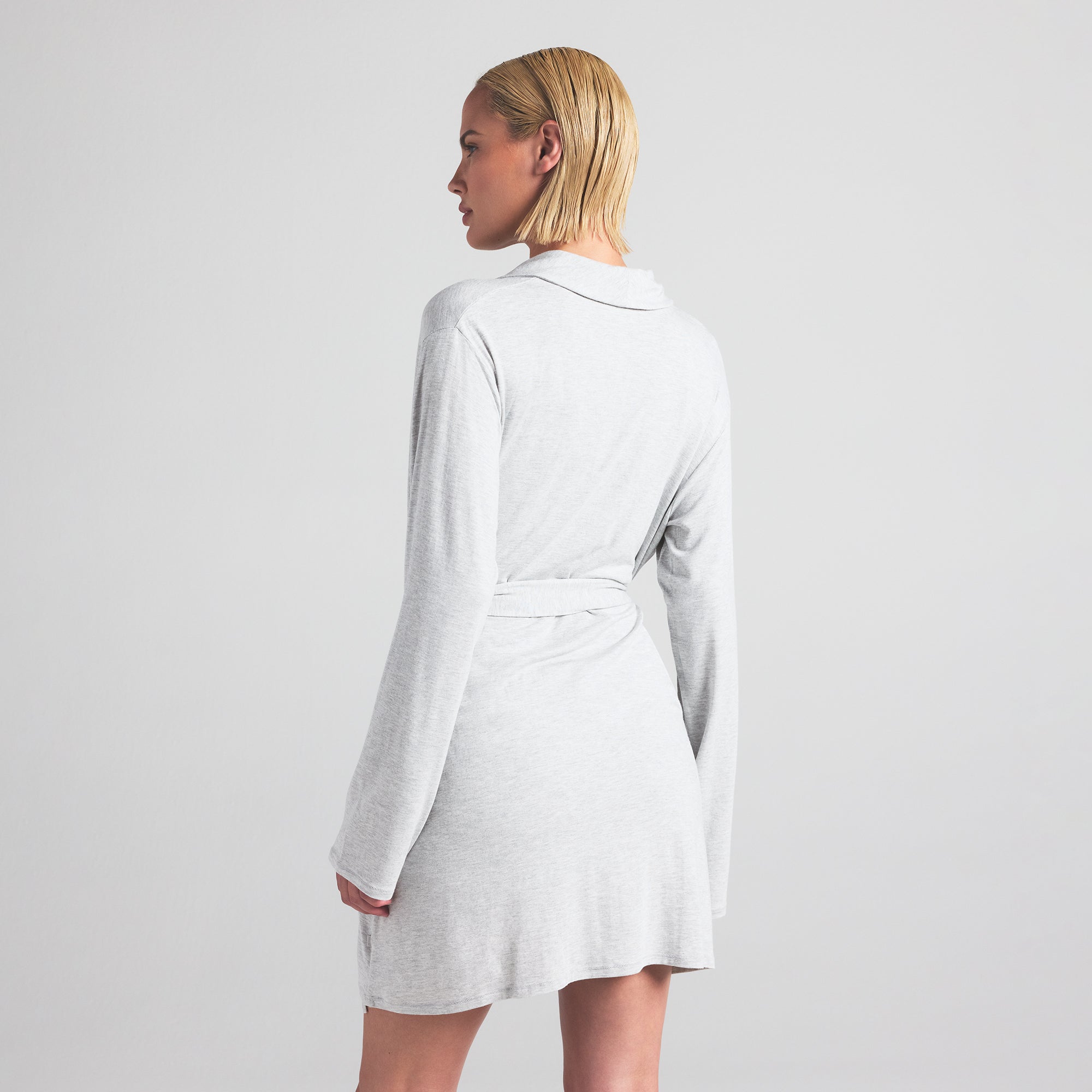 SKIMS SLEEP SHORT ROBE | LIGHT HEATHER GREY - Image 4
