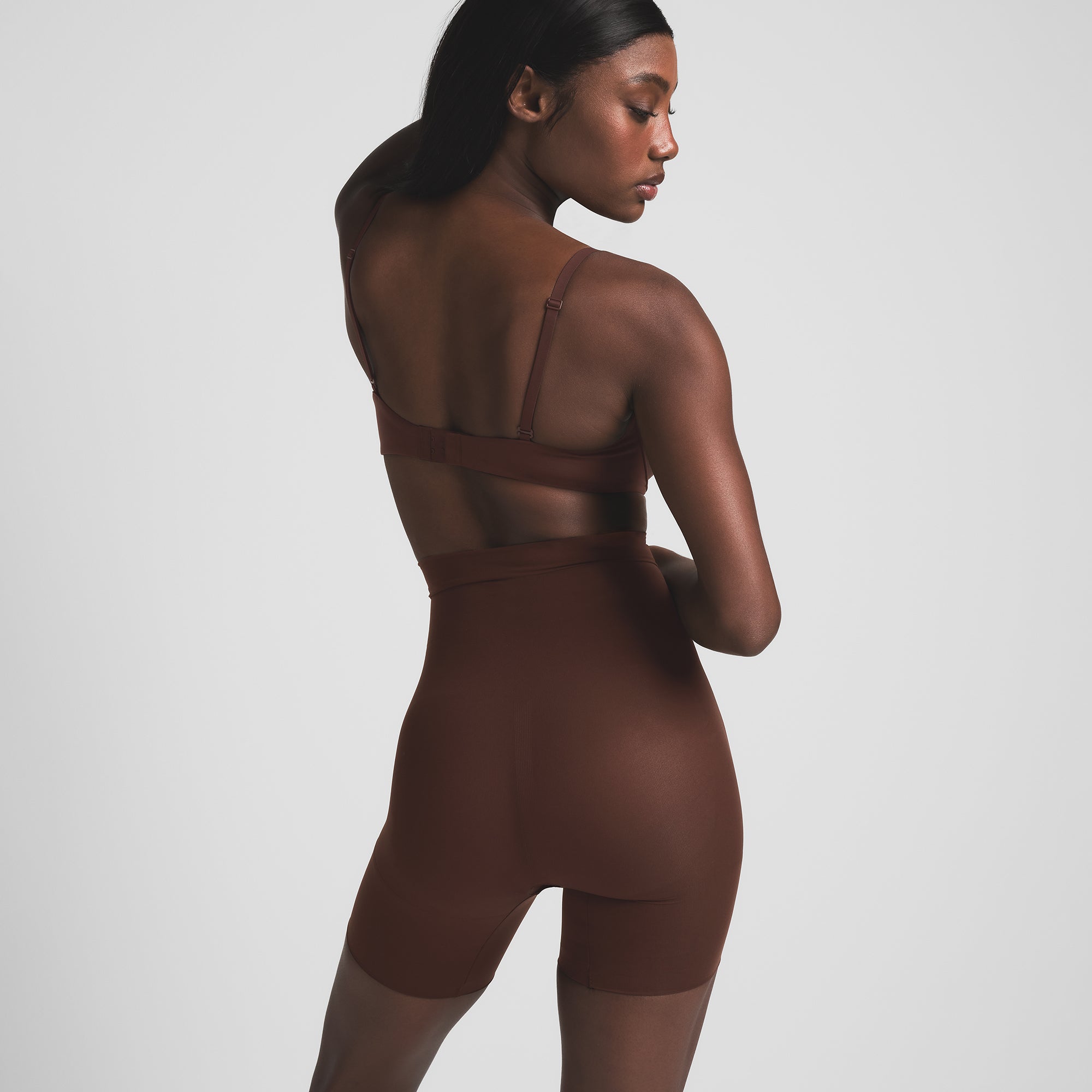 SHEER SEAMLESS HIGH-WAISTED MID THIGH SHORT | COCOA - Image 3