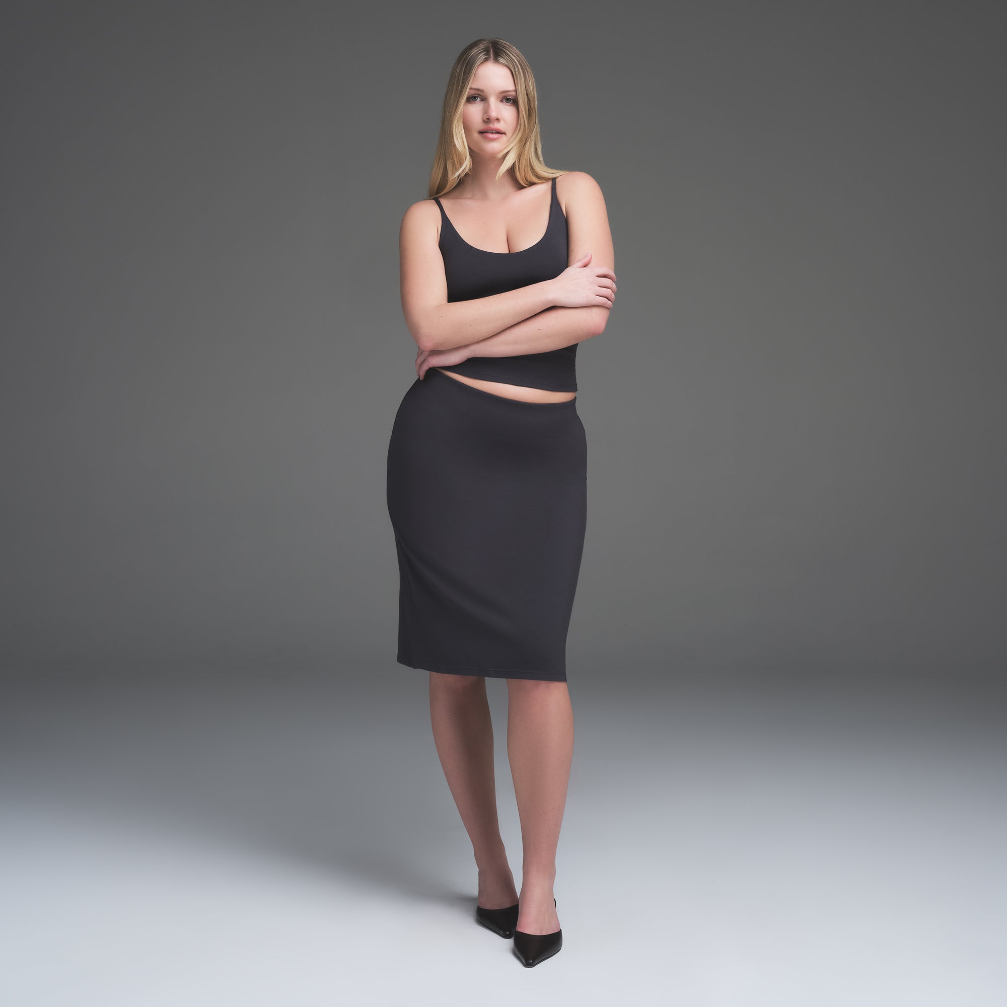 SMOOTH LAYERS MIDI SKIRT | GRAPHITE - Image 4