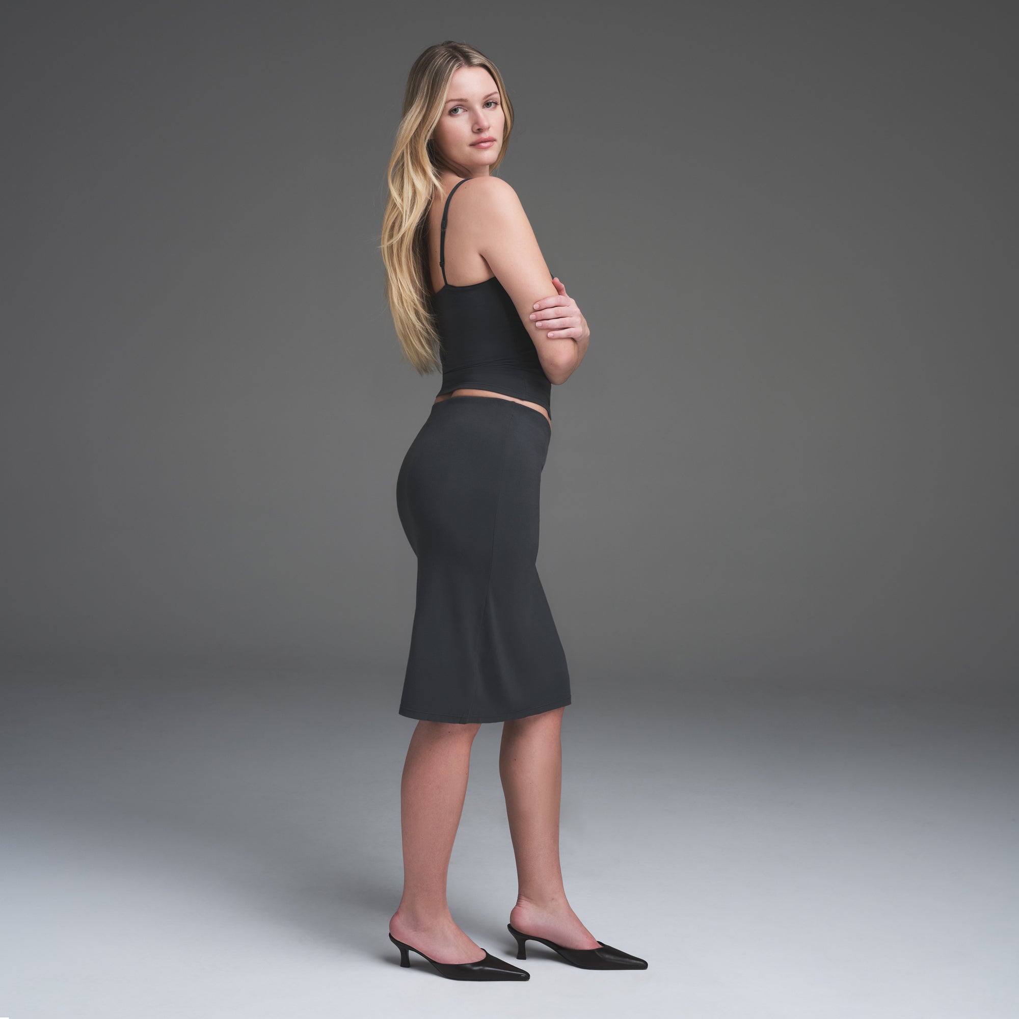 SMOOTH LAYERS MIDI SKIRT | GRAPHITE - Image 2