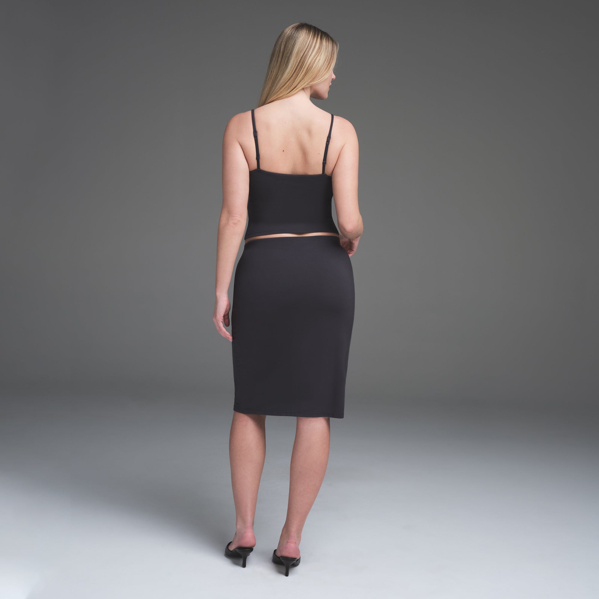 SMOOTH LAYERS MIDI SKIRT | GRAPHITE - Image 3