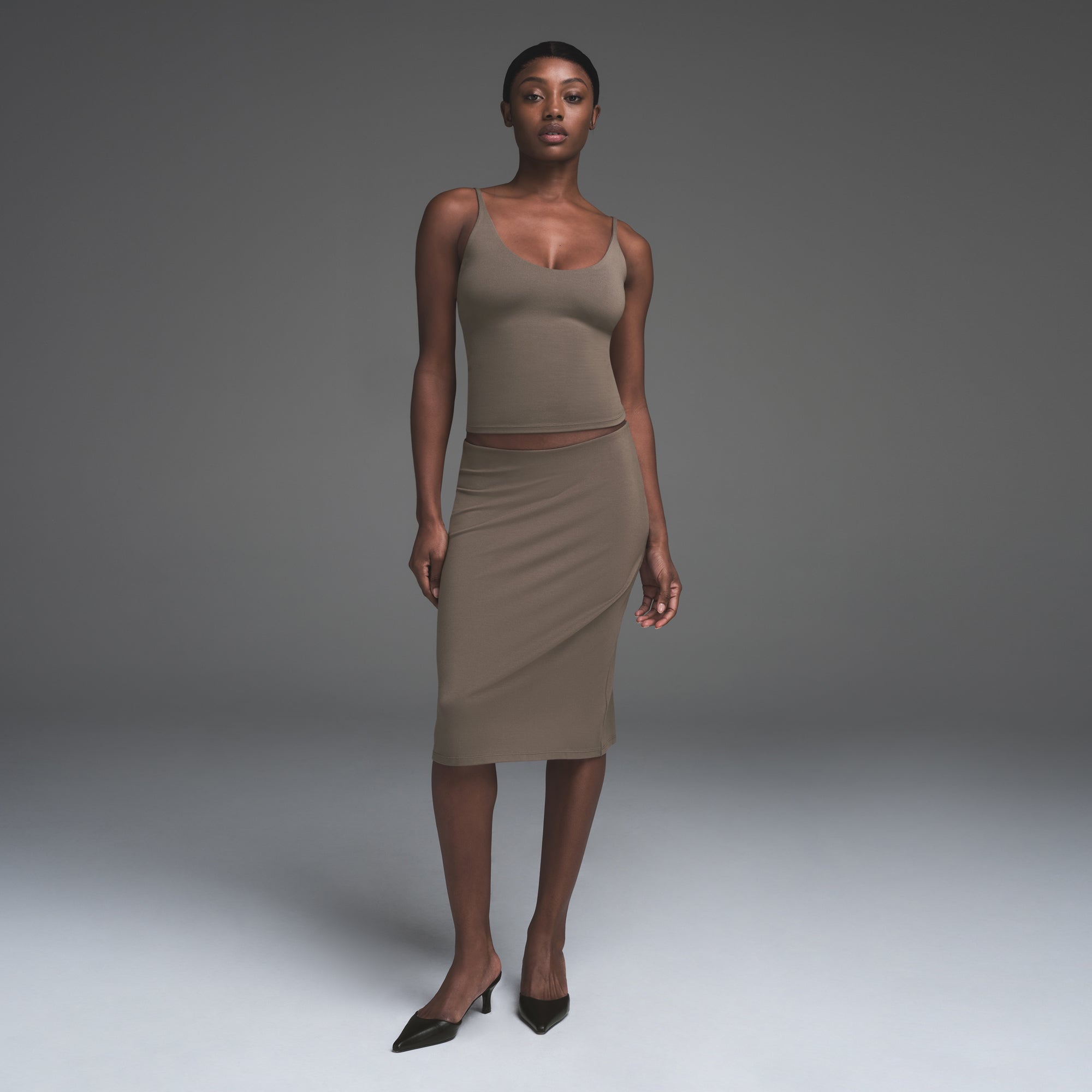 SMOOTH LAYERS MIDI SKIRT | TRUFFLE