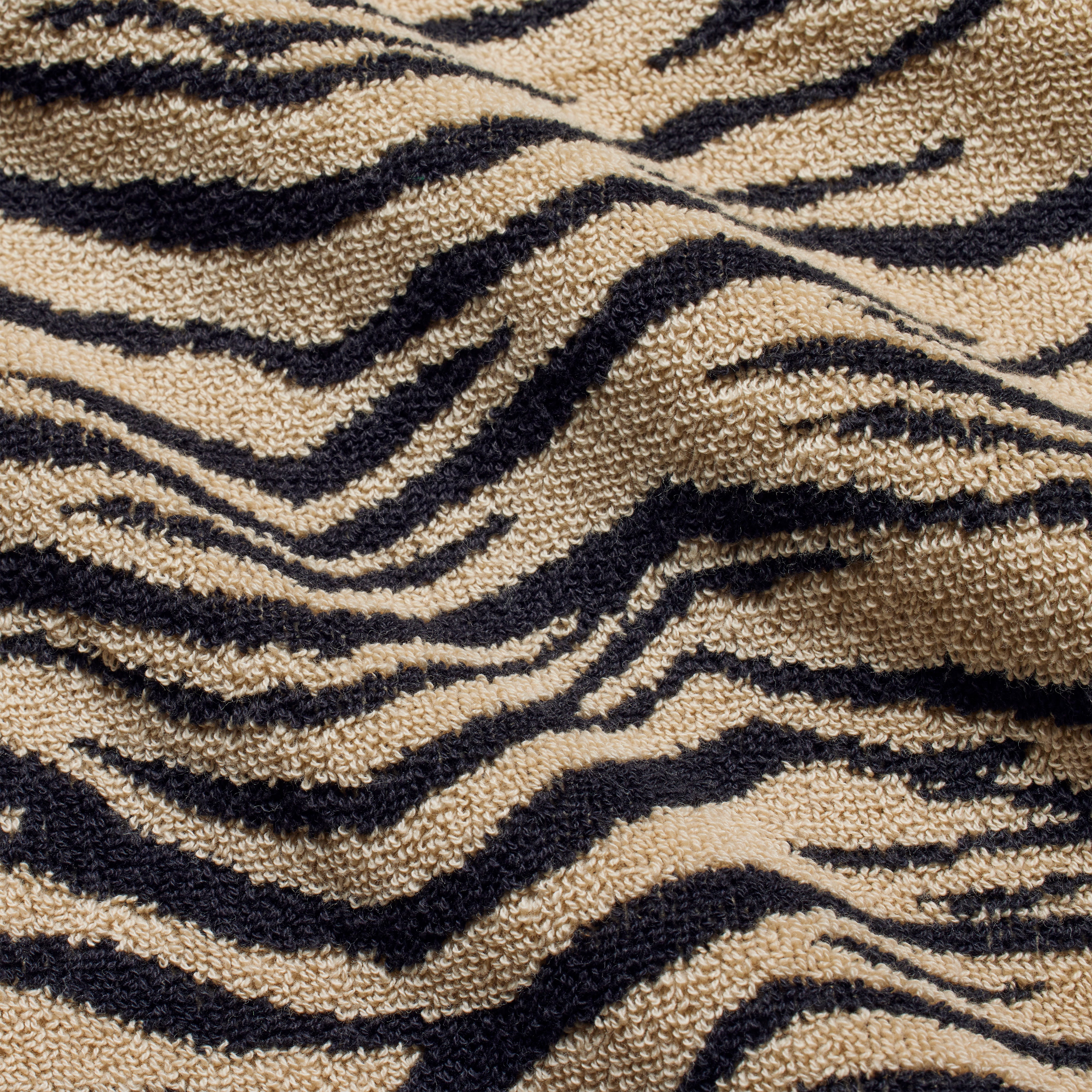 SIGNATURE SWIM TOWEL | CHAMPAGNE TIGER PRINT - Image 3